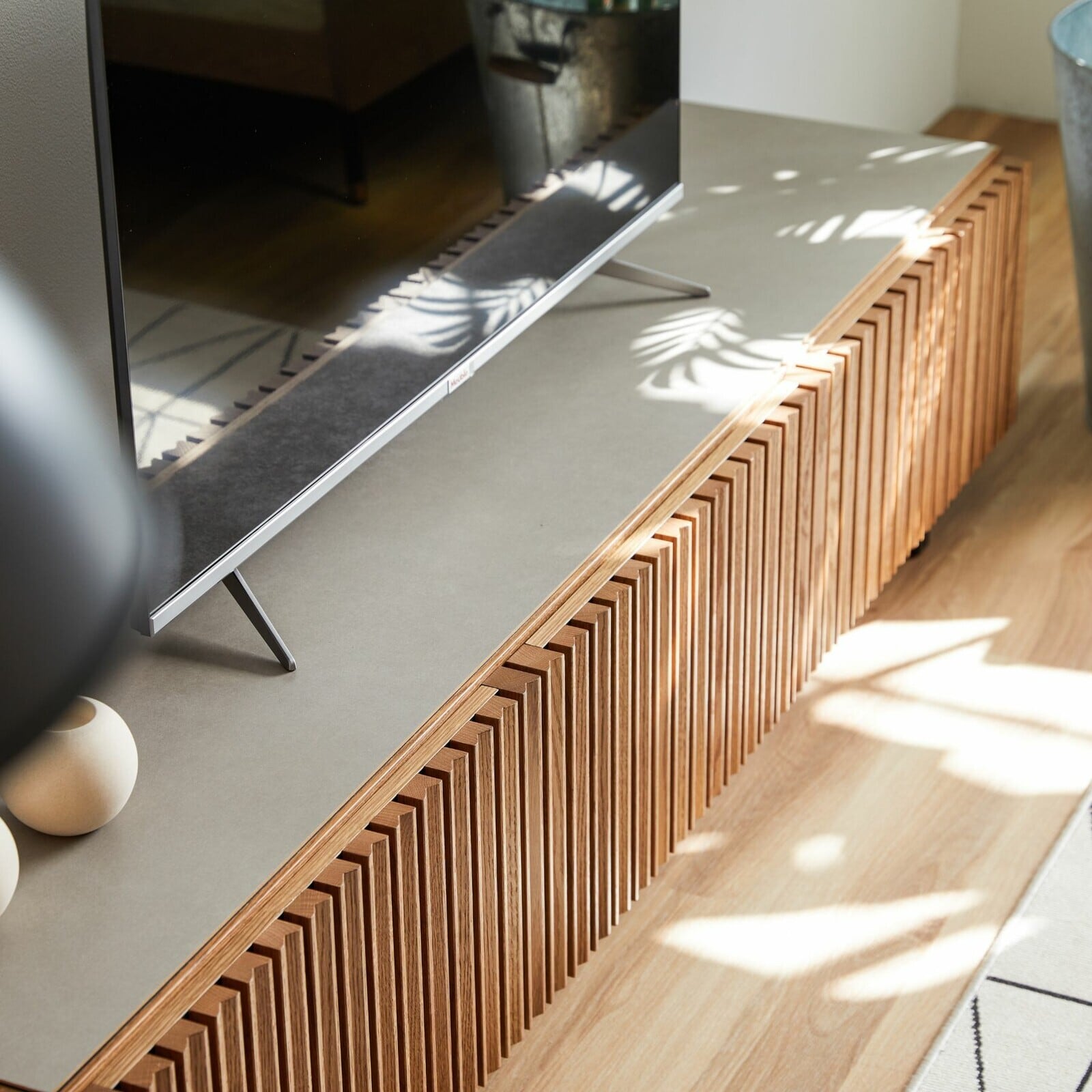 幅180cm】格子とセラミック調の無垢材TVボード | Voila