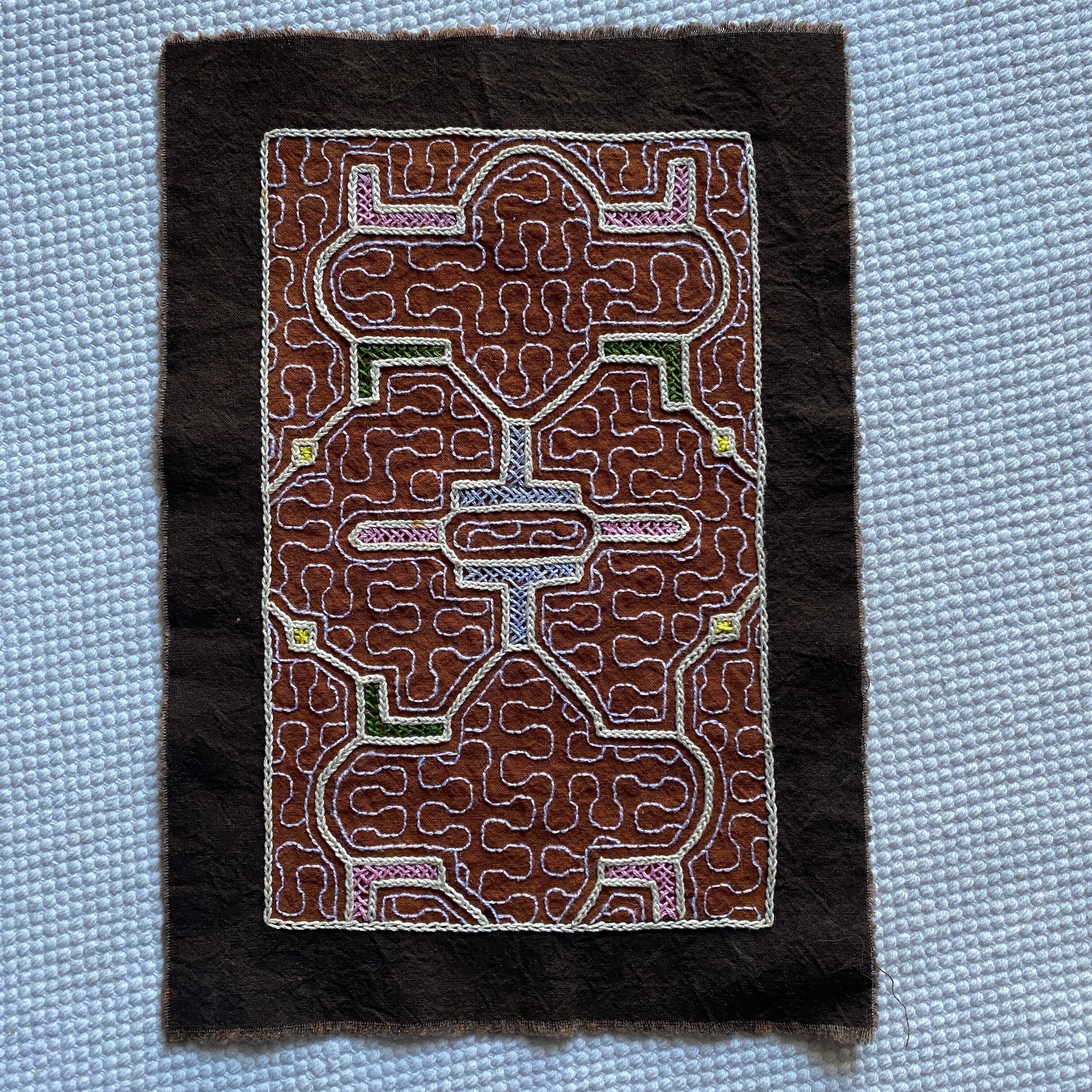 刺繍布 | アマゾン屋 シピボ族の泥染めとバッグと雑貨