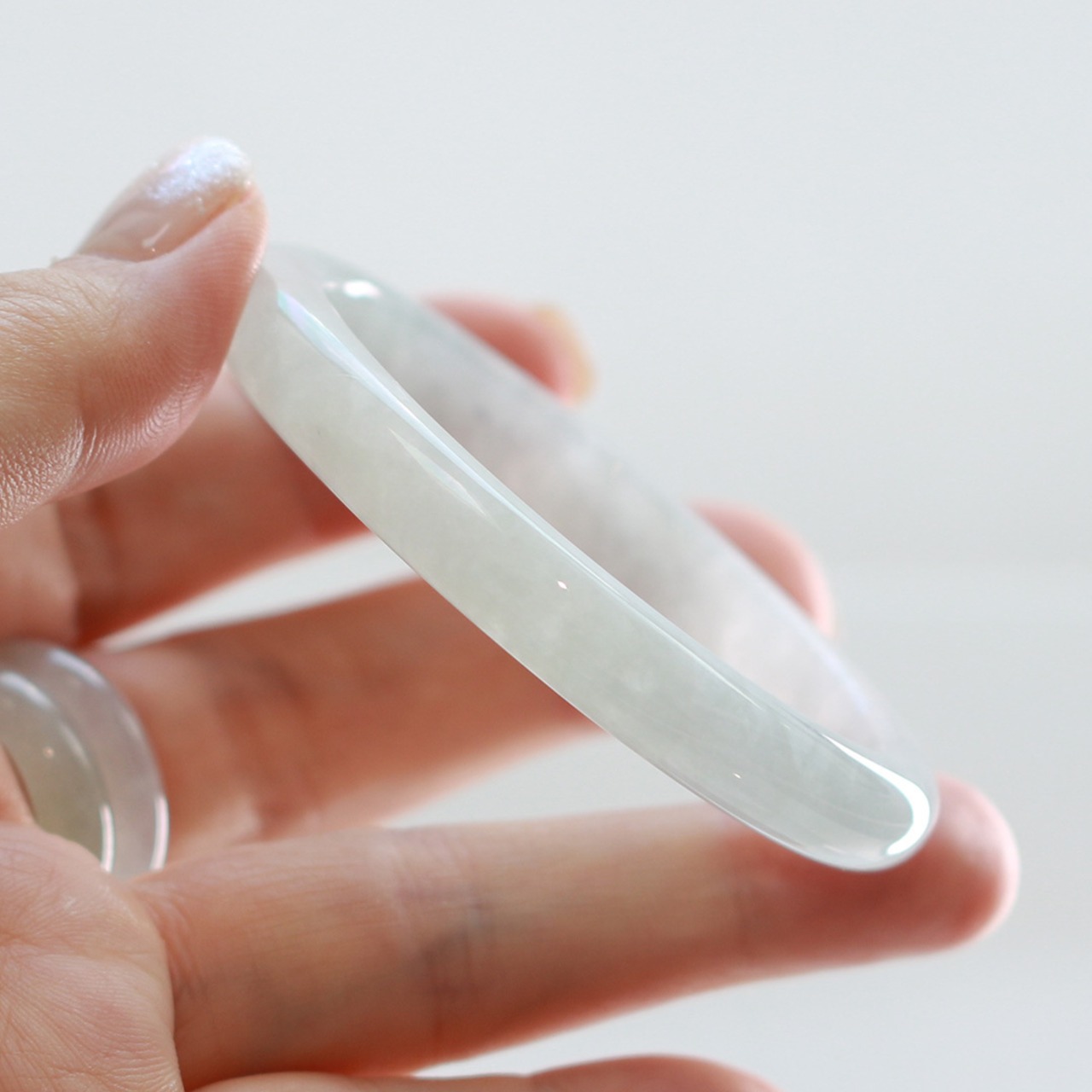 【内径 51.9×47.5mm】透明感が美しい楕円形バングル guifei A貨翡翠 jd_bg1308