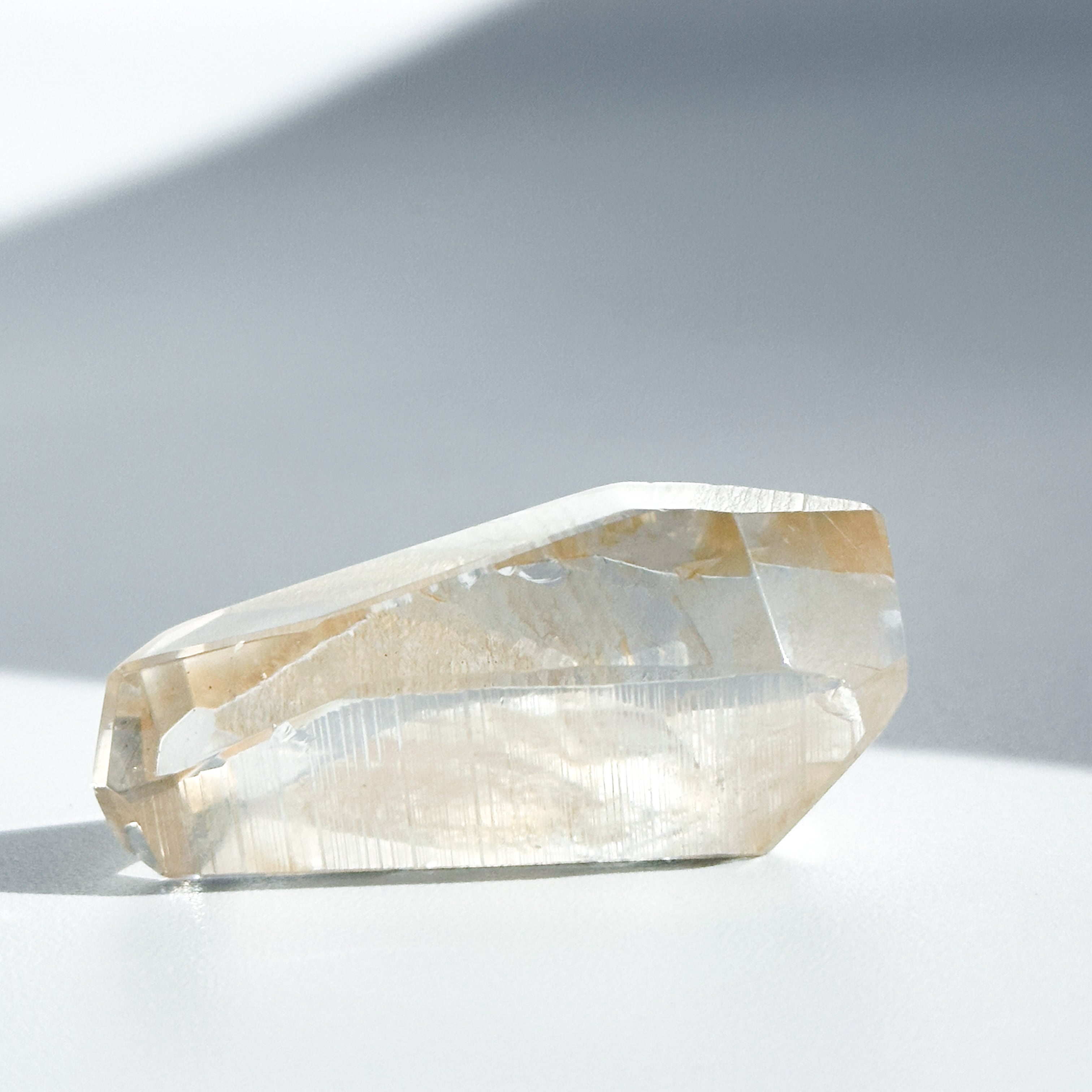 セーラ・デ・カブラル産レムリアンクォーツ フリーフォーム41