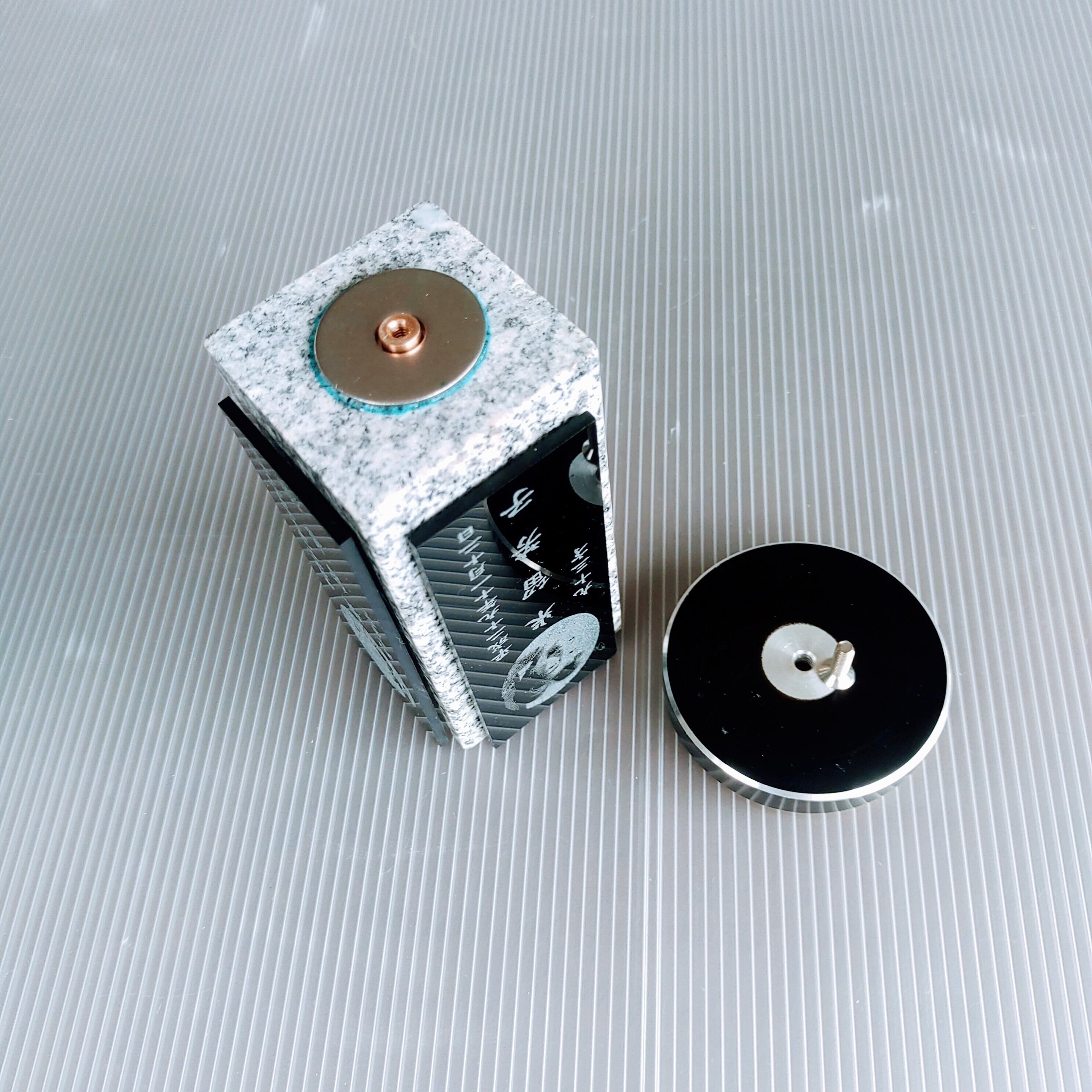 回転位牌　４人用悠想天回　4R50A白　２名様分