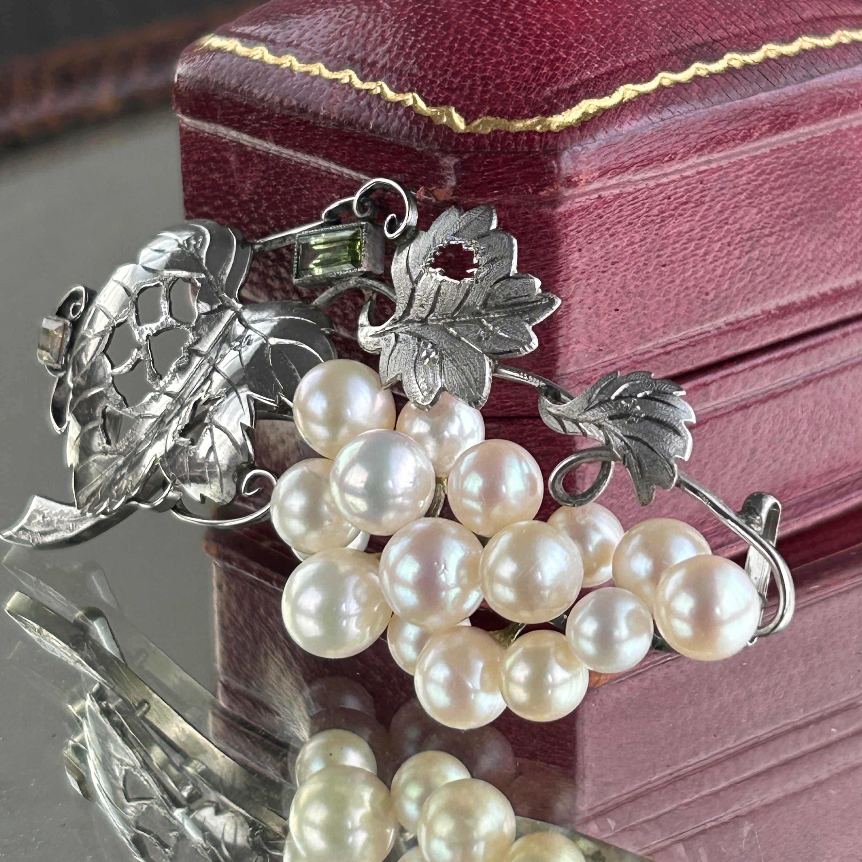 アンティーク　合金製あこや本真珠　葡萄の帯留め