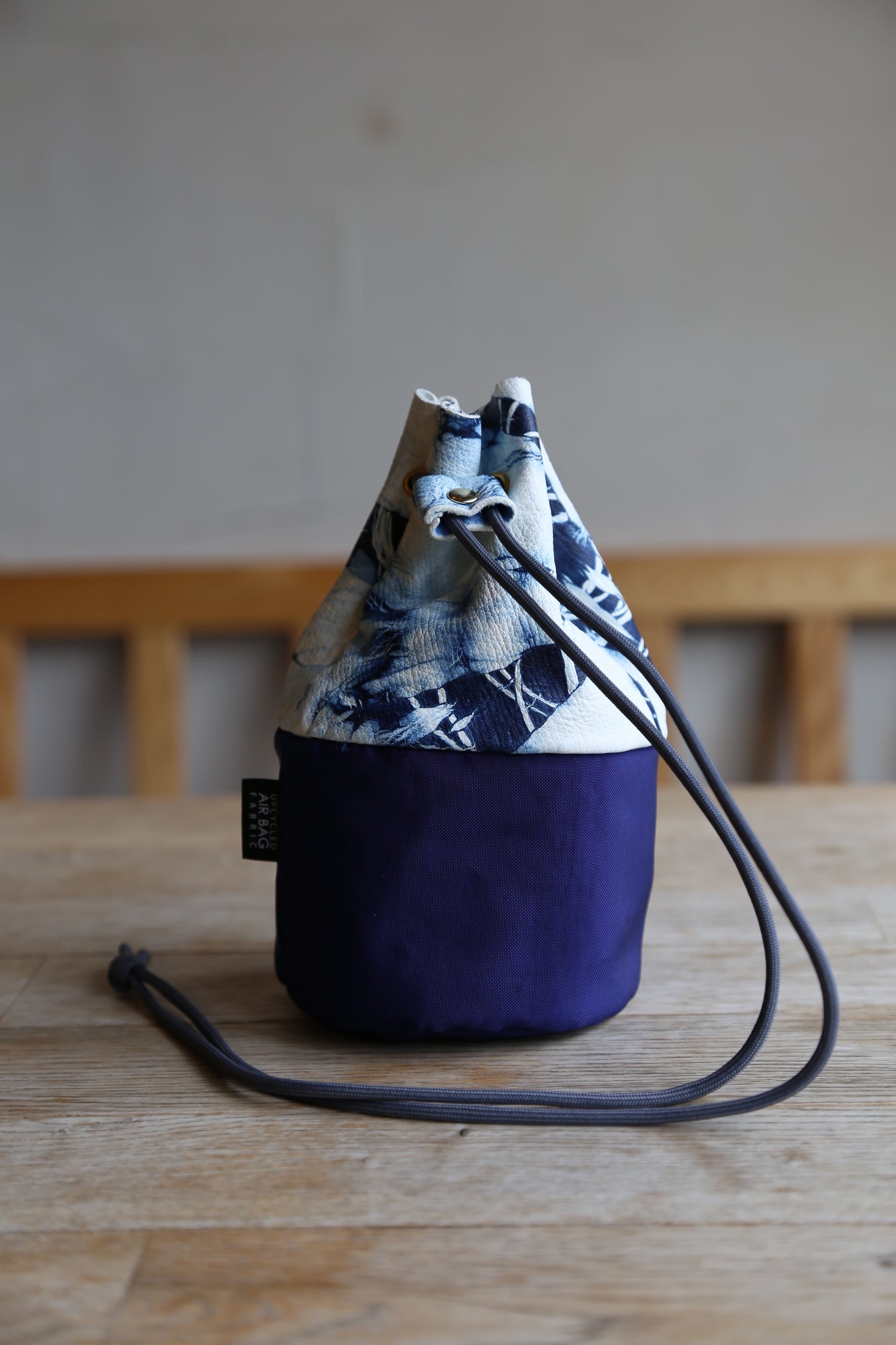kagaribi×Re-S】エシカル巾着 エアバッグ生地× 鹿革ジビエレザー藍染め