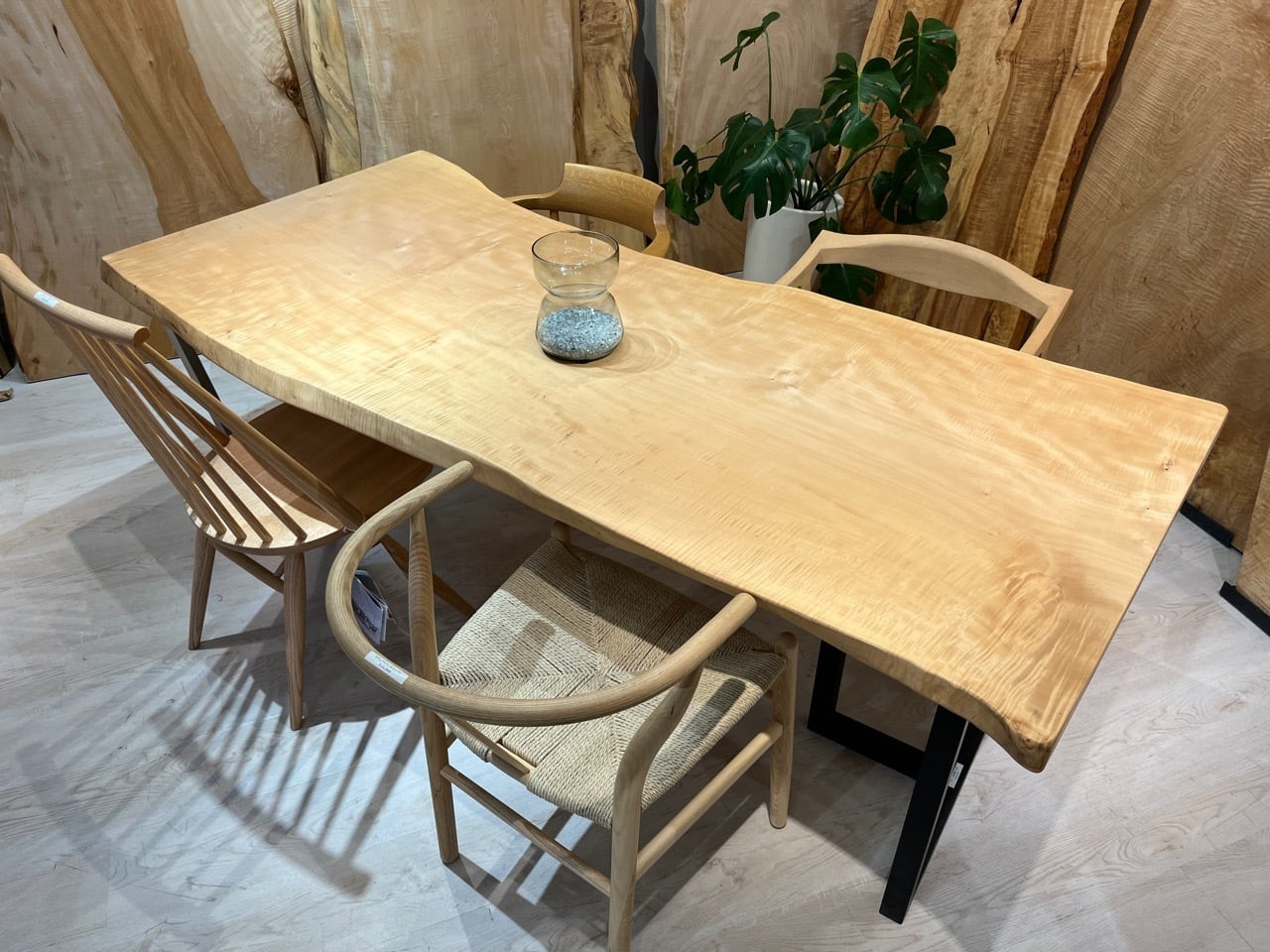【一点もの】国産栃（トチ）一枚板センターテーブル　極上の光沢と白木の美しさ Premium】白栃（トチ）_2400×700-940-830×60_青山店_テーブル天板/一枚