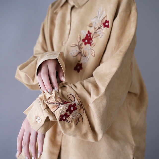 "刺繍×花" front and sleeve design loose silhouette fake suede shirt