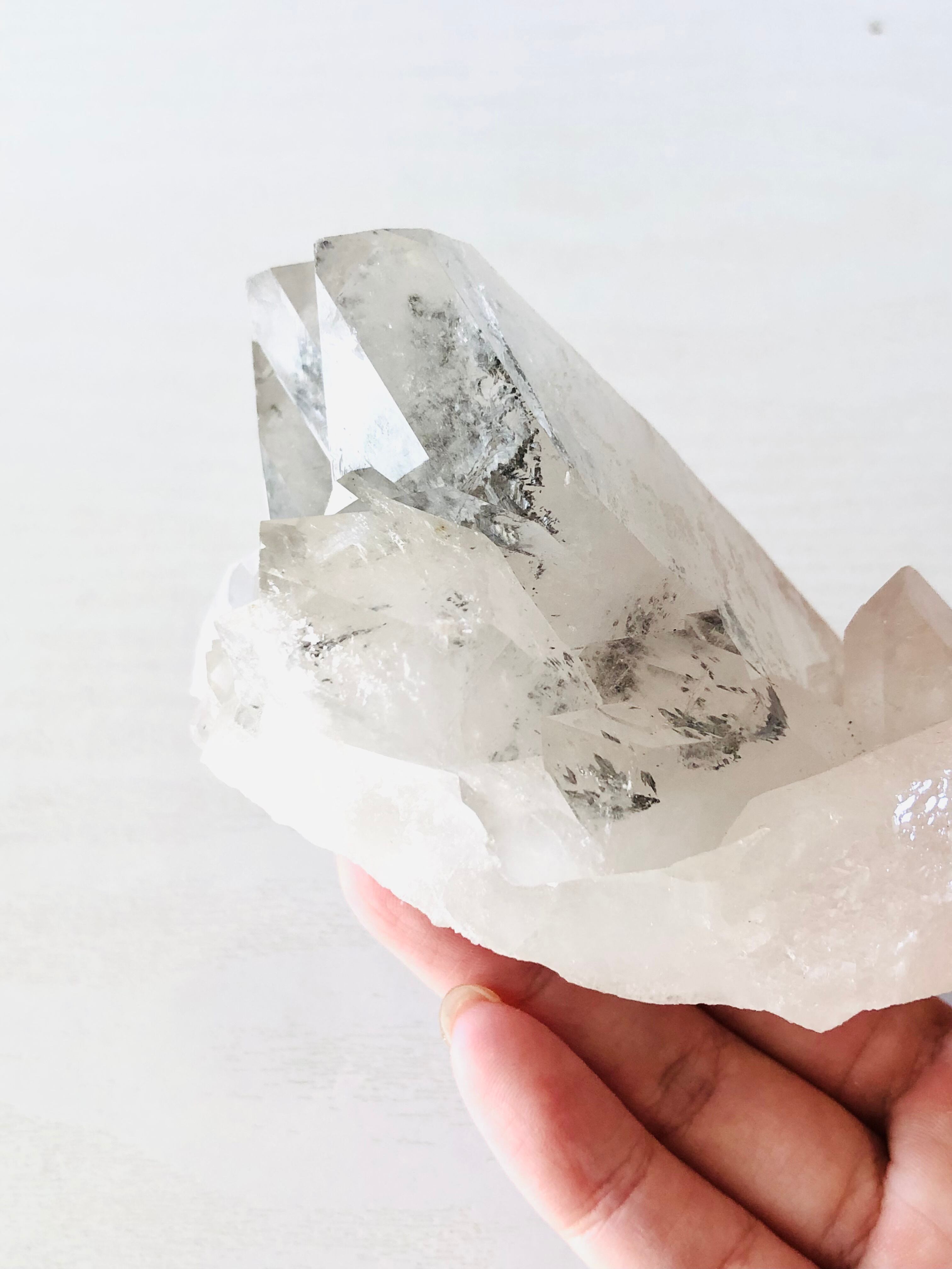 希少！パイライトインクォーツ（パイライト入り水晶クラスター） | 虹