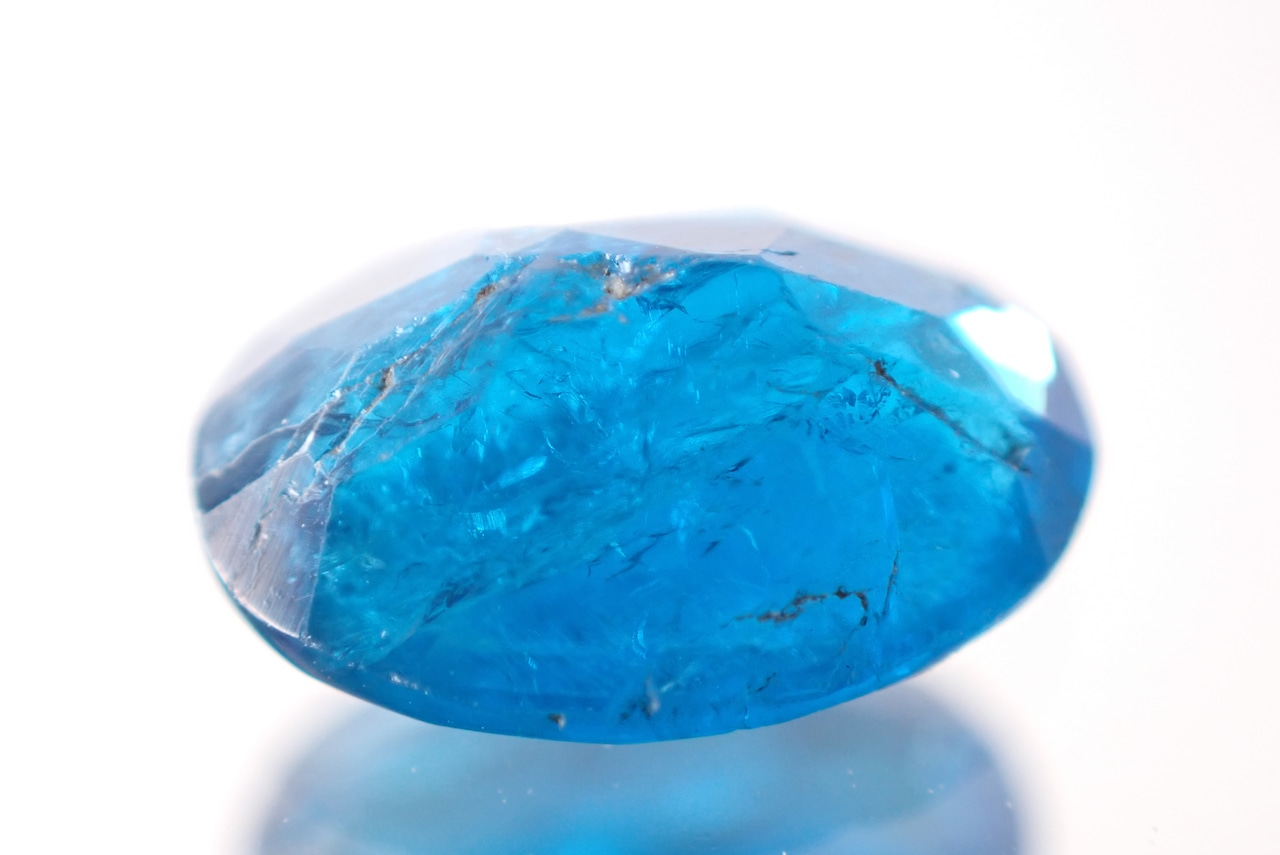 ネオンブルーアパタイト　0.76ct　 [D6-152]