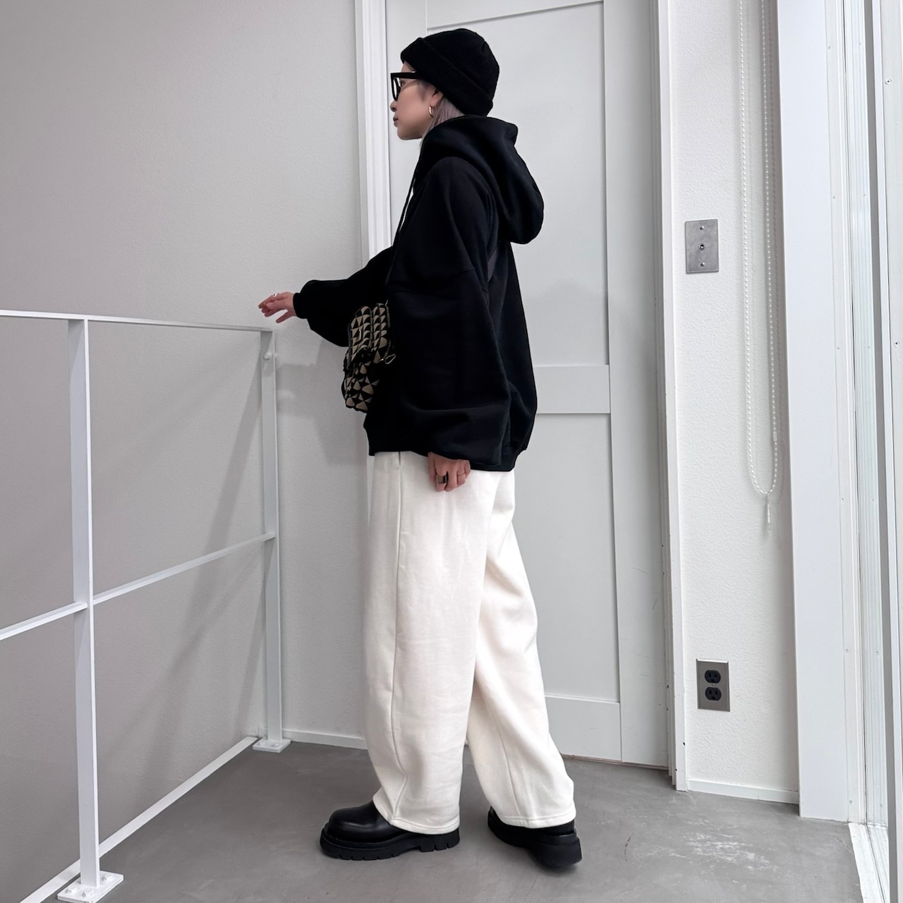 フーディーボリュームシルエットSW/ブラック