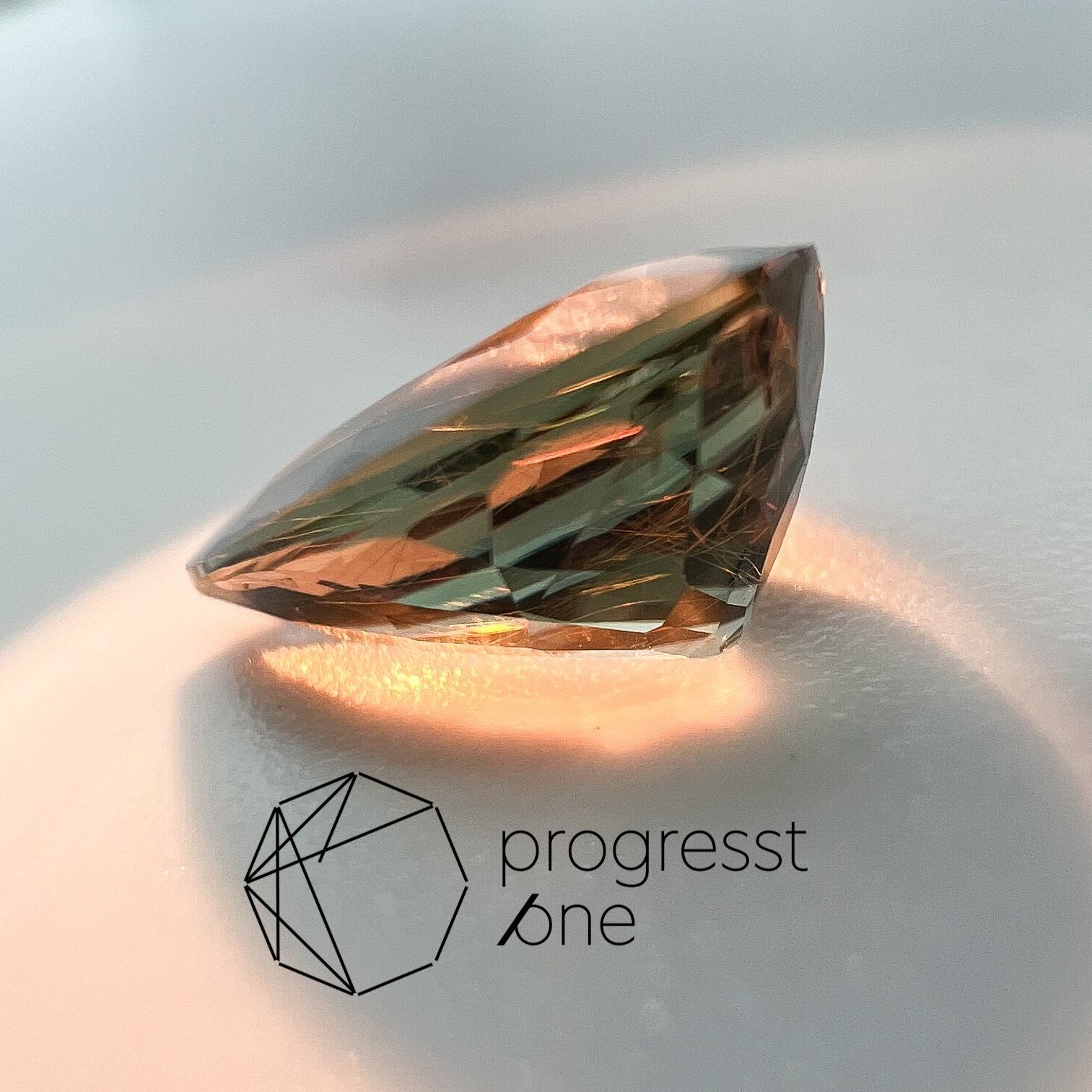 カラーチェンジ ダイアスポア  1.6ct  ルース1036