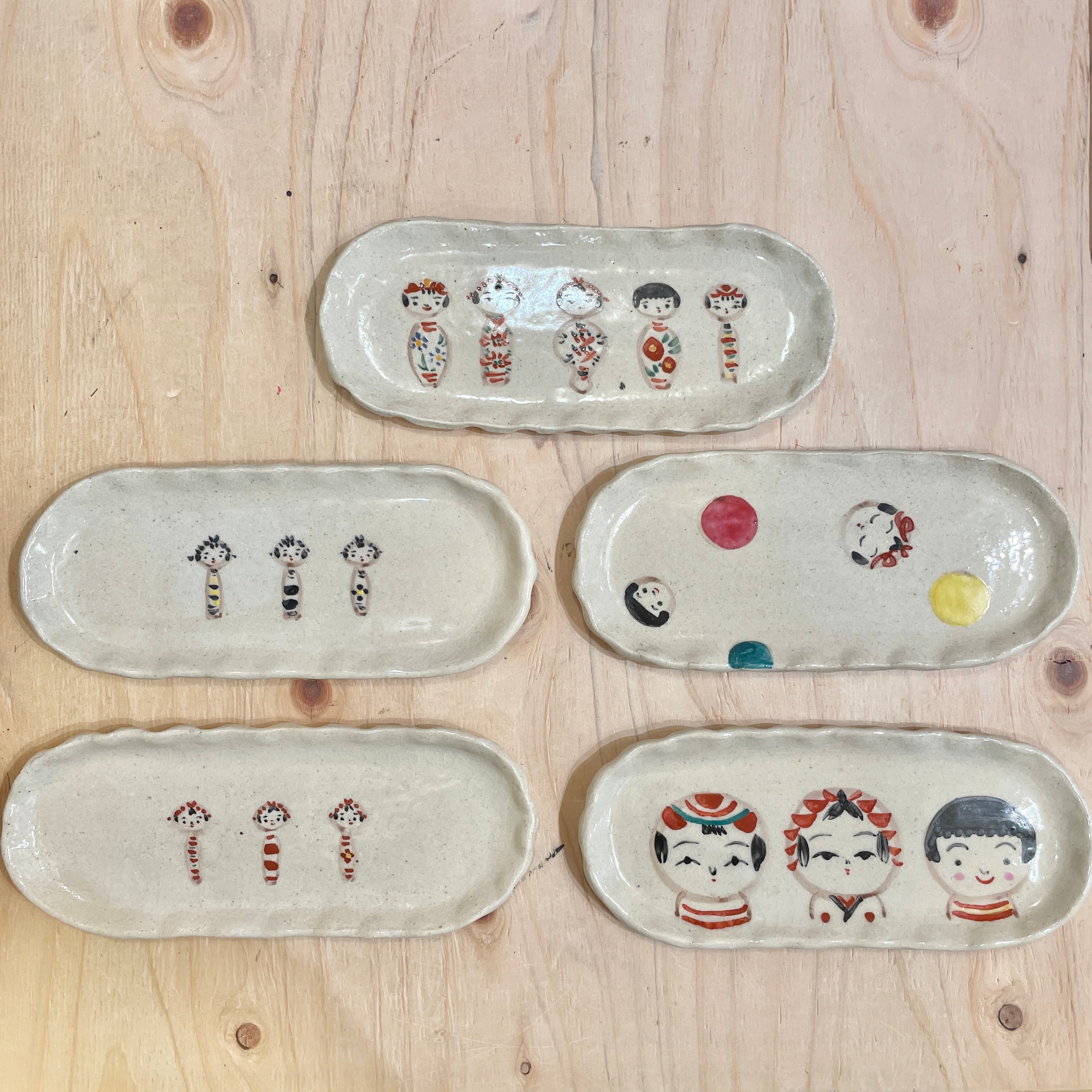 鈴木ハツミ：陶芸】 楕円皿（大） こけしデザイン 陶器