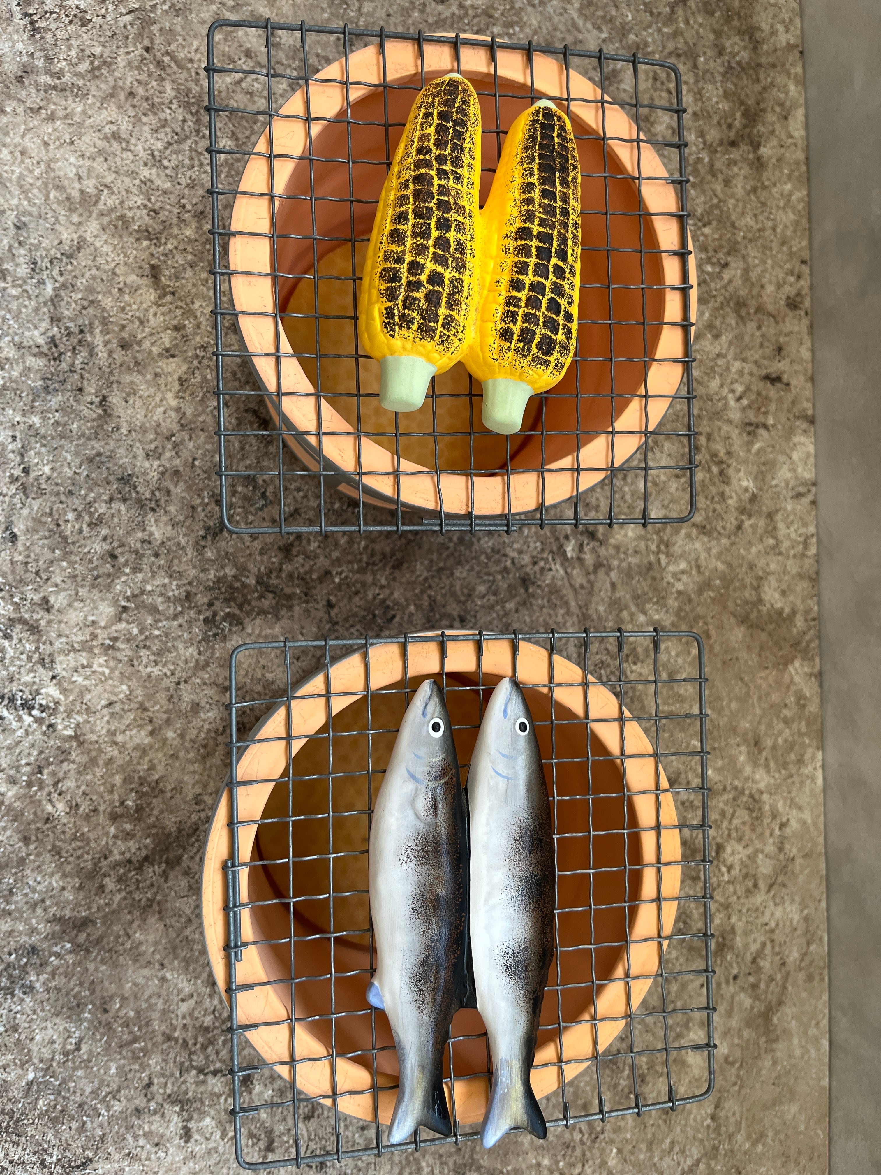 常滑焼陶器の七輪蚊取り器・とうもろこしと秋刀魚 | 和光カタヤマ