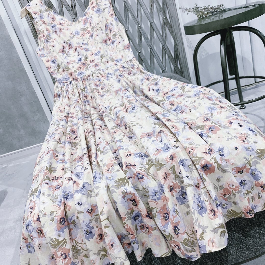 < laura ashley > ローラアシュレイベージュ花柄スカラップノースリーブロングワンピース | JVINTAGE ジェイヴィンテージ