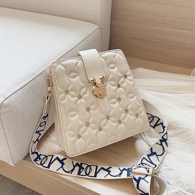 女性の小さなバッグ2020夏の新しい波イン野生刺繍糸メッセンジャーバッグネット赤ファッションブロードバンドショルダーバッグ Tiancai_Wing_Bag9760601