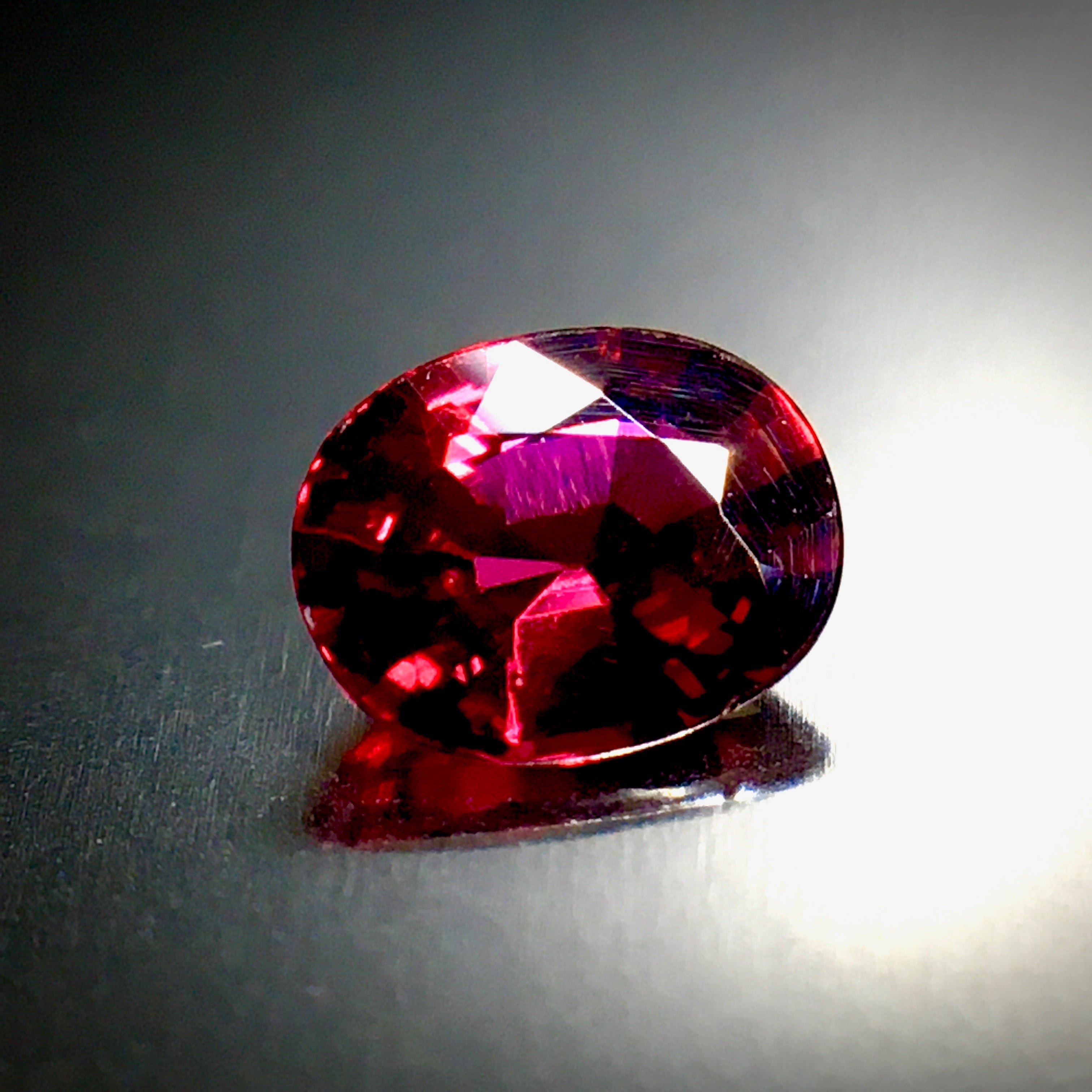 深い”真紅”の輝き 0.2ct 天然 ピジョンブラッド ルビー | Frederick’s Gems&Jewelry powered by BASE