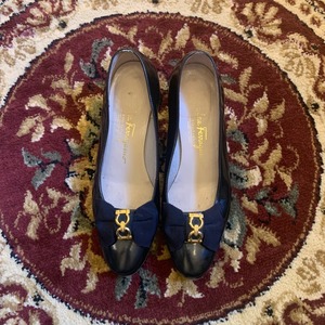 FERRAGAMO PUMPS BLACK 5C 【22.0cm】