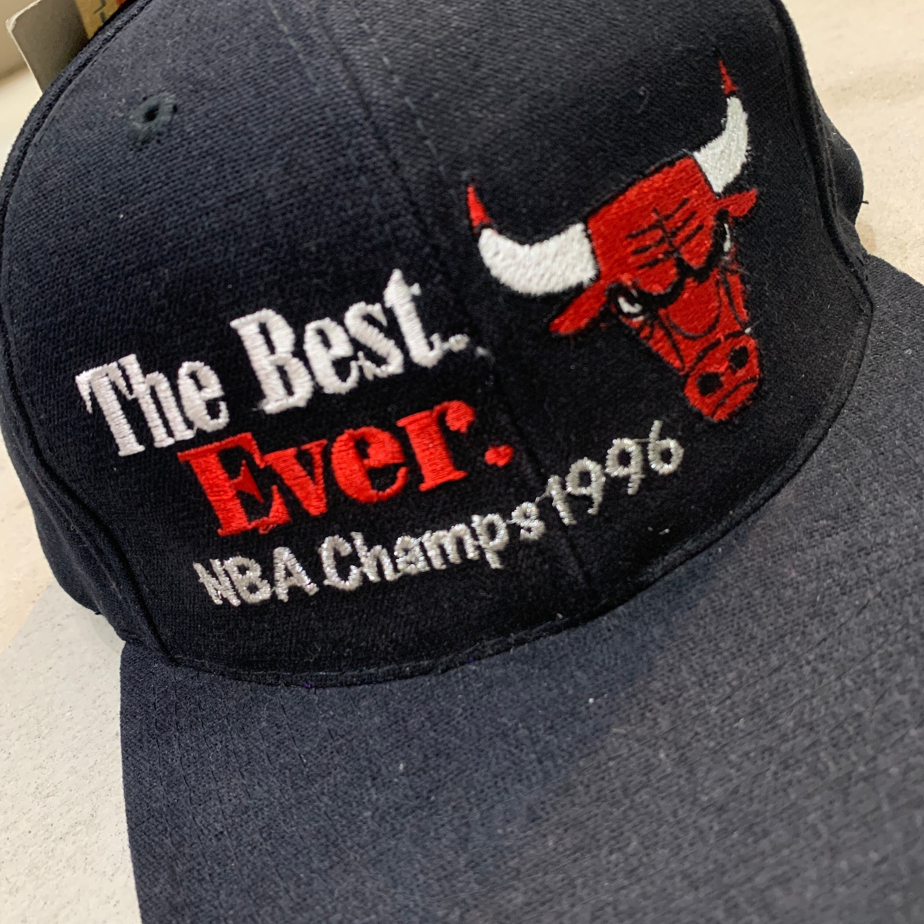 デッドストック 90s NBA シカゴブルズ 刺繍ロゴキャップ ブラック