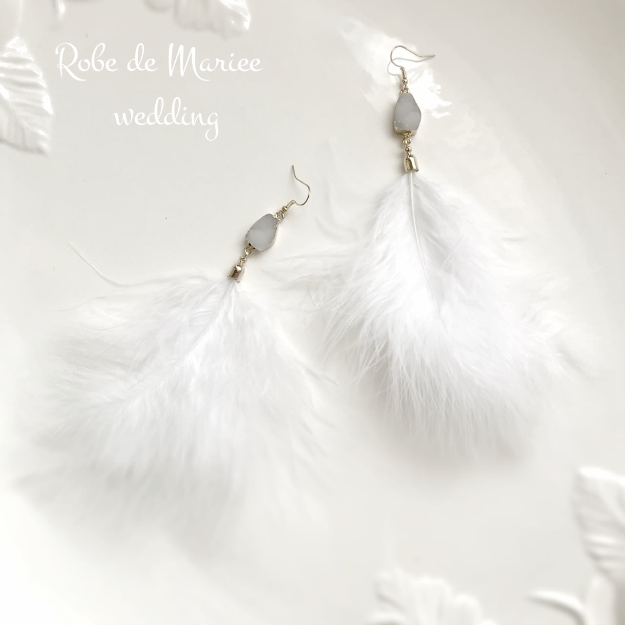 ホワイト フェザー フックイヤリング ホワイト フェザー フックイヤリング