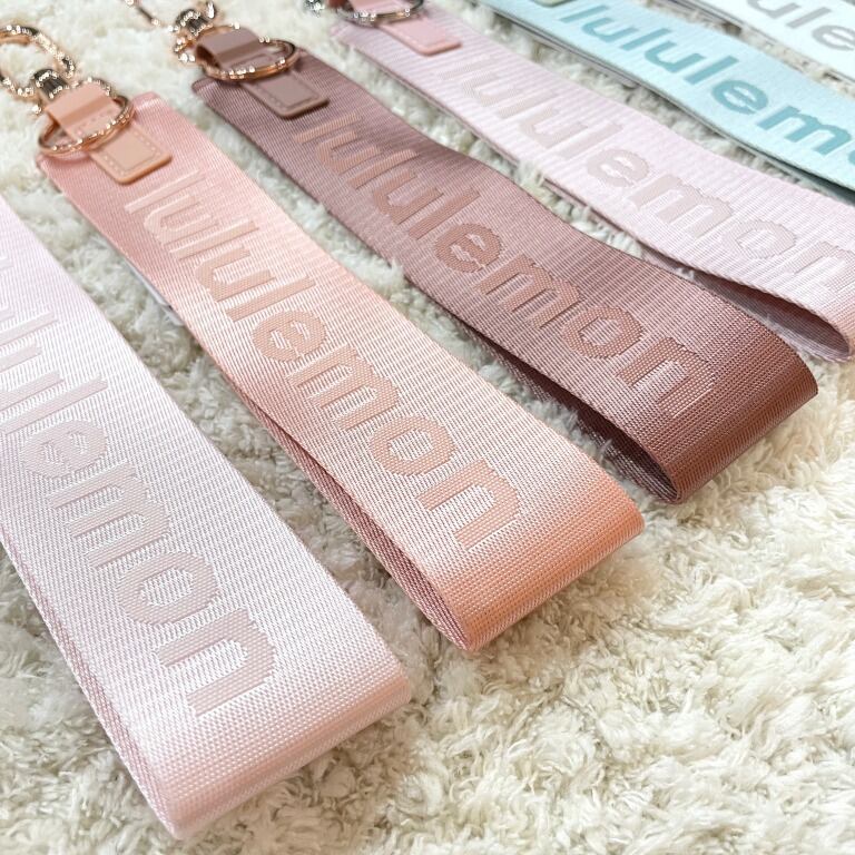 lululemon ピンク キーホルダー lululemon】ルルレモン Never Lost Keychain カラビナ付き キー