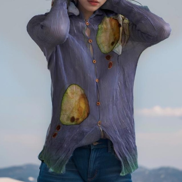 Gradation sheer pleated shirt　V2162