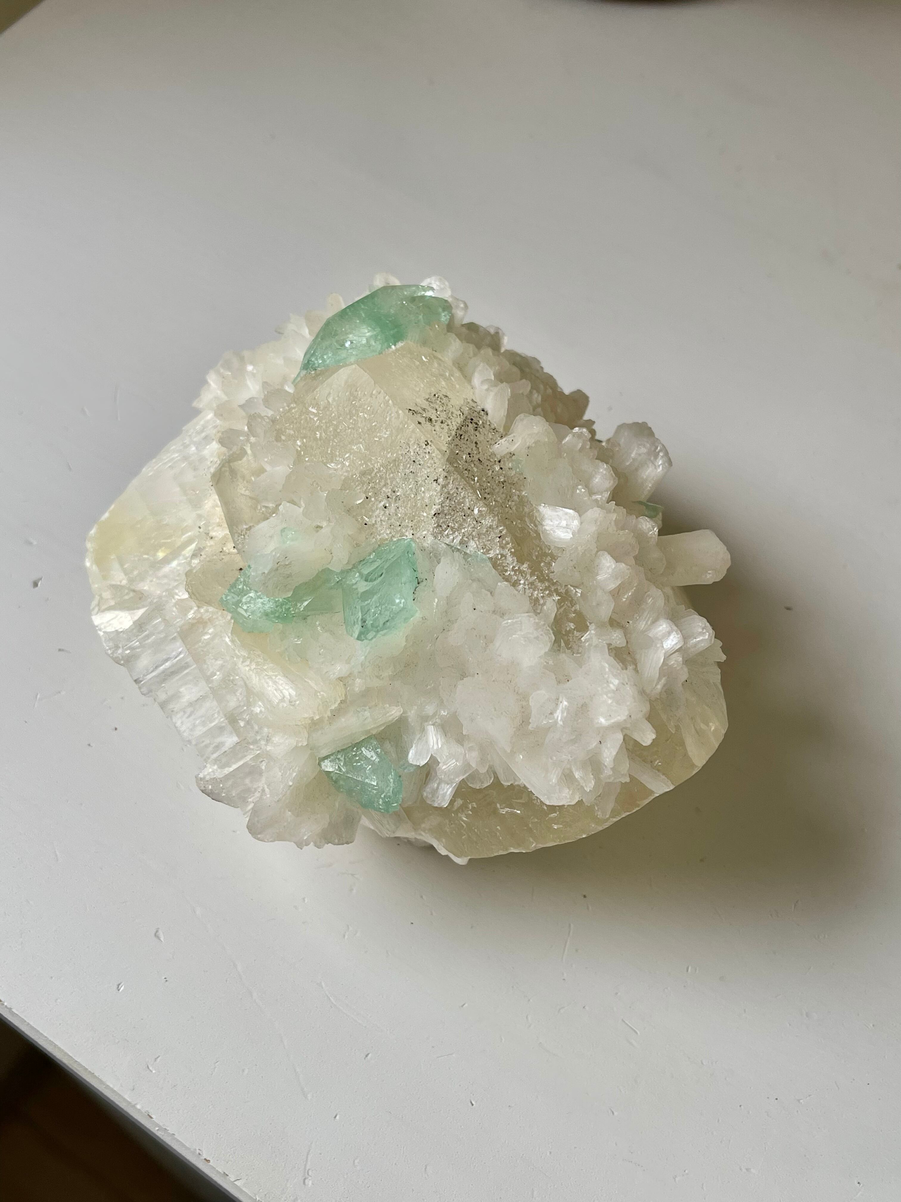 カルサイト＆スティルバイト共生グリーンアポフィライト