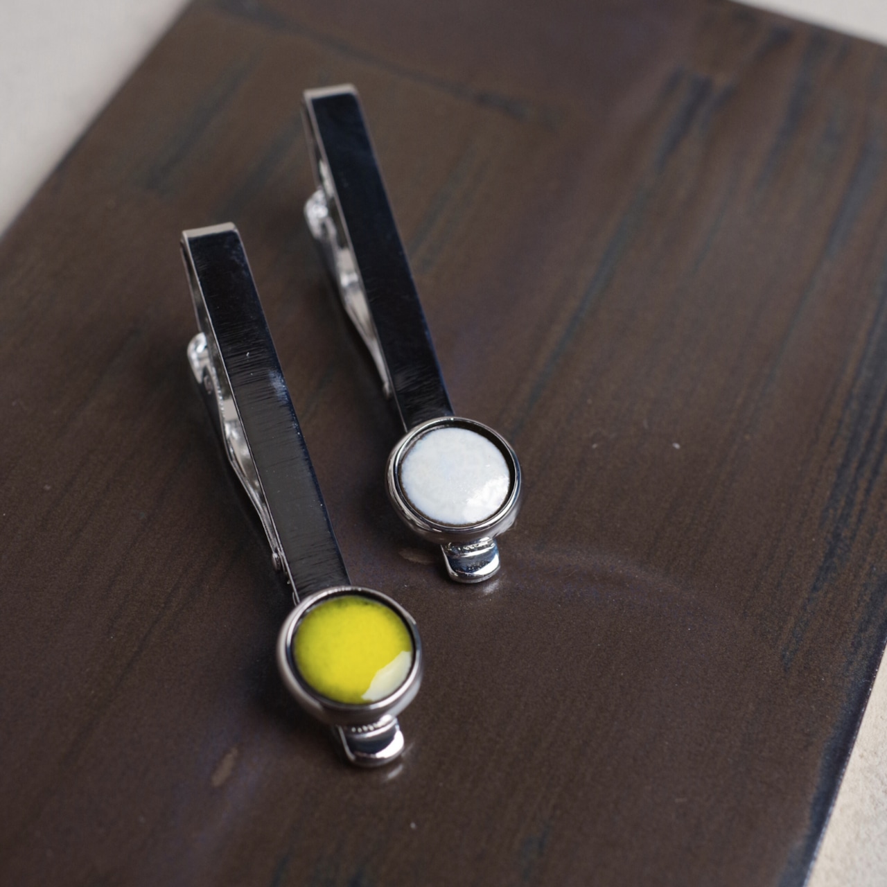 タイル ネクタイピン 結晶