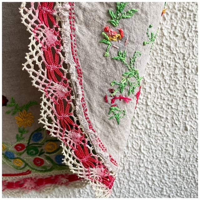 フランス買付 ヴィンテージ 刺繍クロス 手刺繍 テーブルセンター
