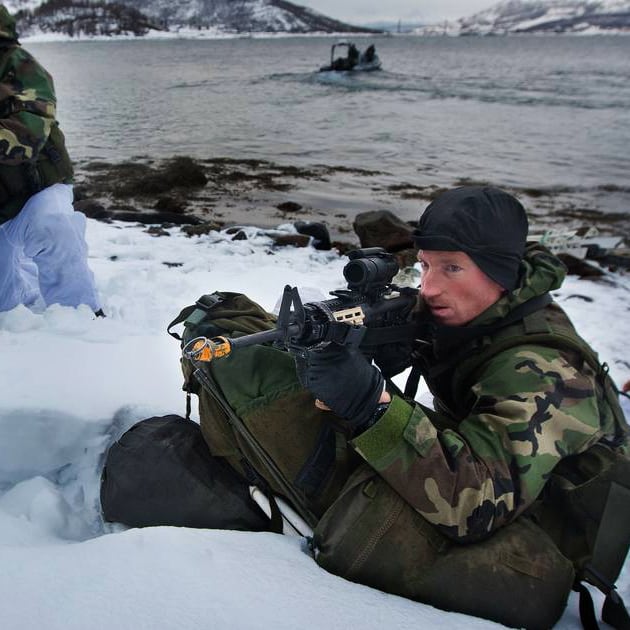 Lowe alpine オランダ軍 ウインターキャップ ブラック 【 Deadstock