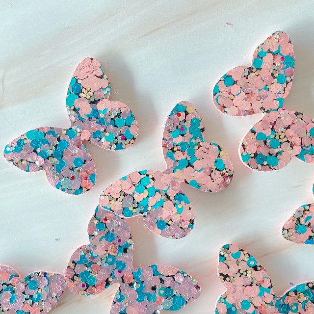 在庫処分価格⭐️10個セット⭐️ 26mmx40mm 蝶々　スパンコール　フェルト　デコパーツ