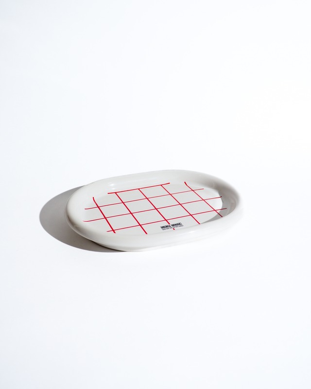 1981 Red grid pattern ceramic trinket box