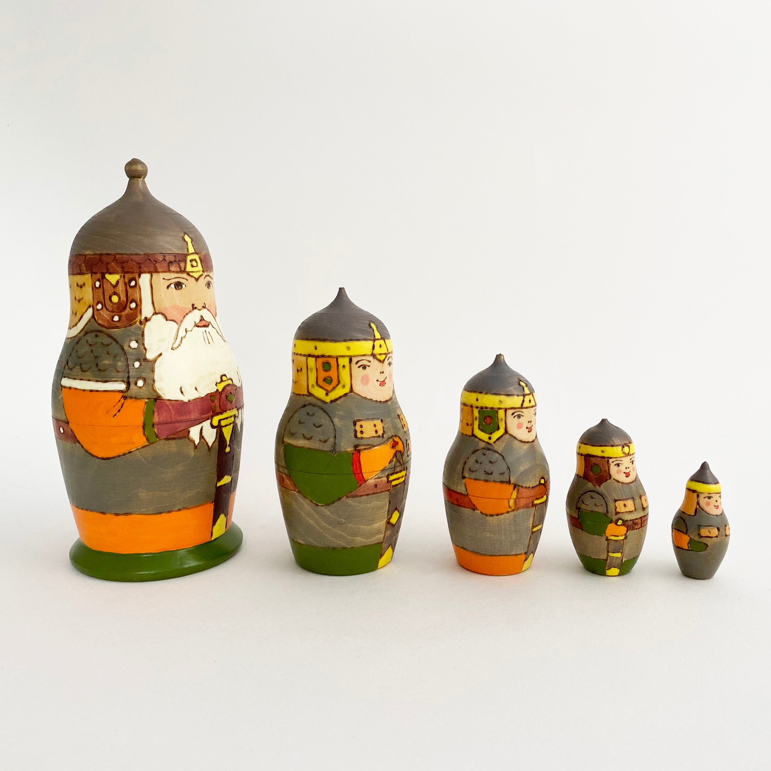 セルギエフ産マトリョーシカ/ヒーロー5個組WB