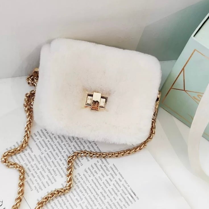 可愛い❣️ラムファー ミニミニバッグ  ホワイト リアルファー 可愛い❣️ラムファー ミニミニバッグ ホワイト リアルファー