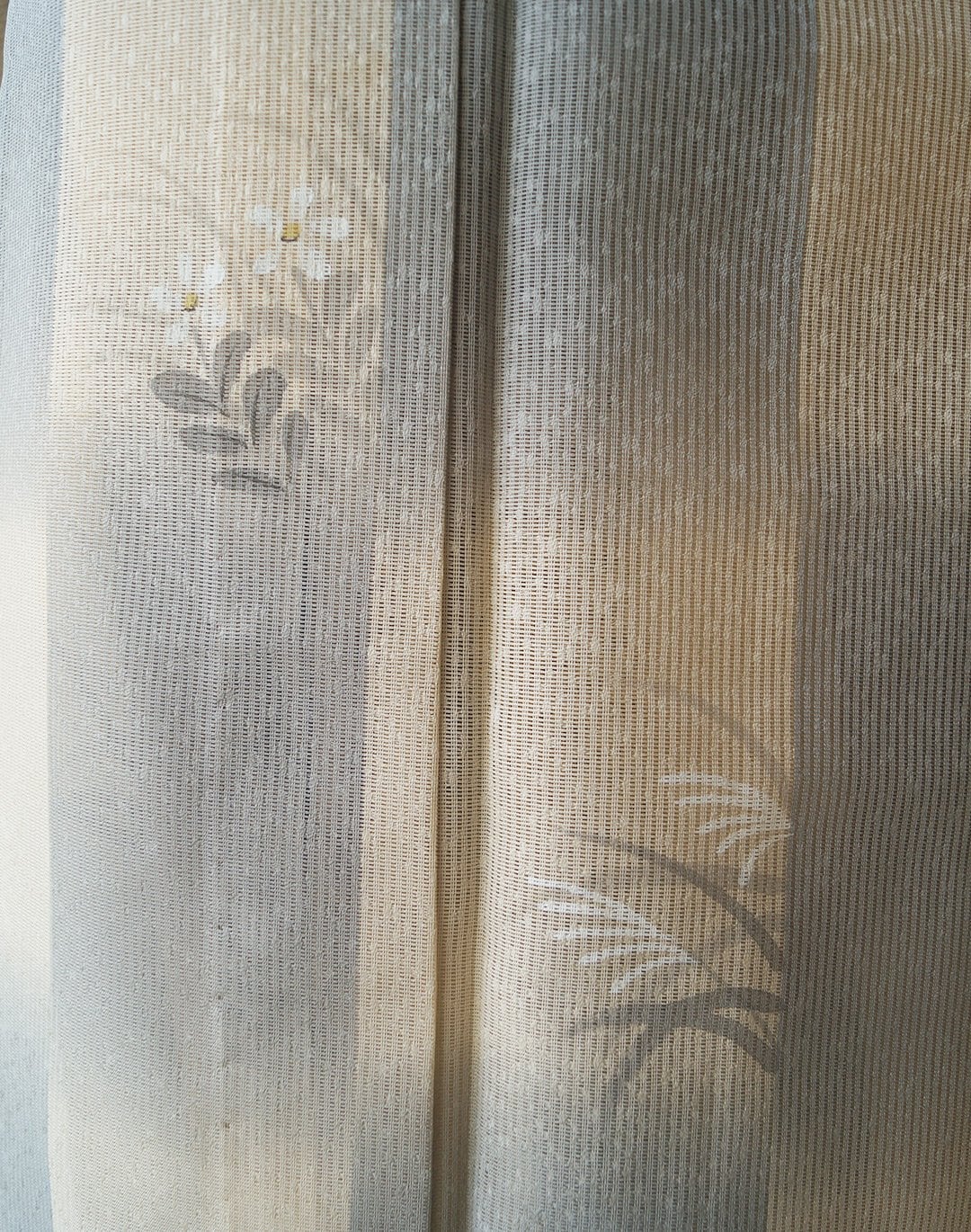 【夏・絽】豆がら茶色×砥の粉色 暈かし市松に夏花柄 たて絽小紋