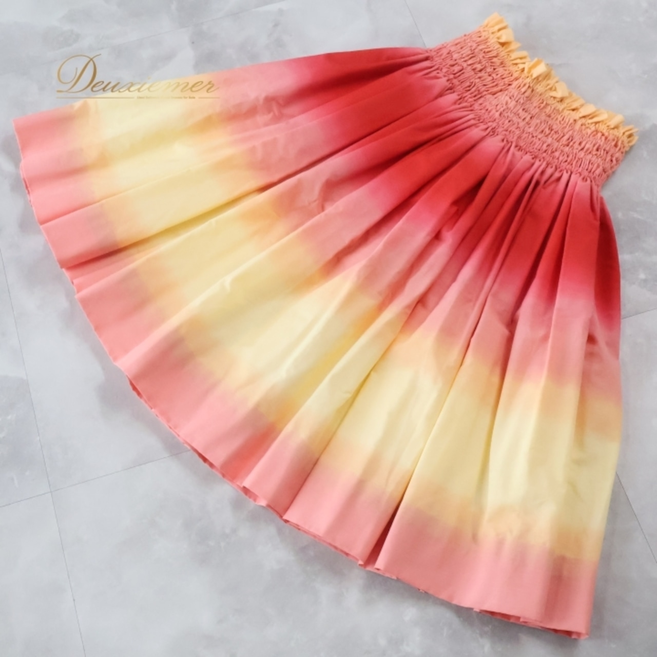 フラダンス 衣装 ワンピース ドレス レッド系 ハワイアン アロハ グラデーション フラ ダンス レッスン 練習 イエロー系 赤 黄 シングル スカート 華やか 鮮やか かわいい おしゃれ 軽やか ふんわり フラダンス衣装 パウスカート エレガント 美しい 可愛い服 レッドイエロー