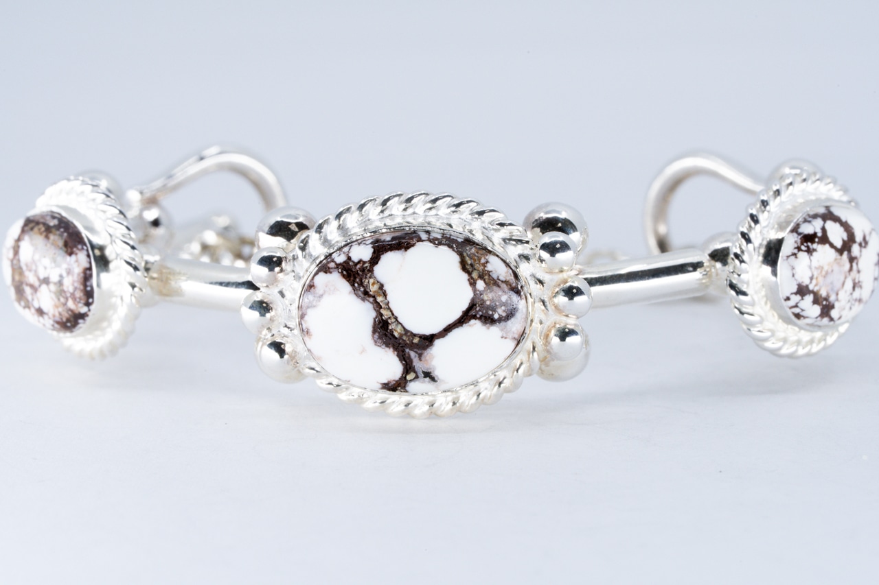BN-117 BP Cross Junction bangle (Wild horse)