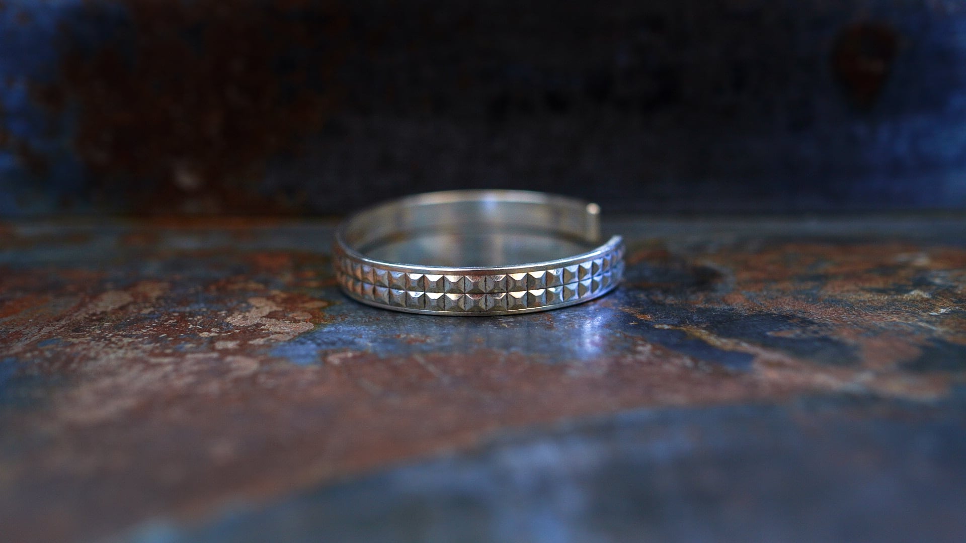 VINTAGE】TIFFANY&Co. ティファニー スタッズ バングル 《カフ VINTAGE】TIFFANY&Co. ティファニー スタッズ バングル 《カフ