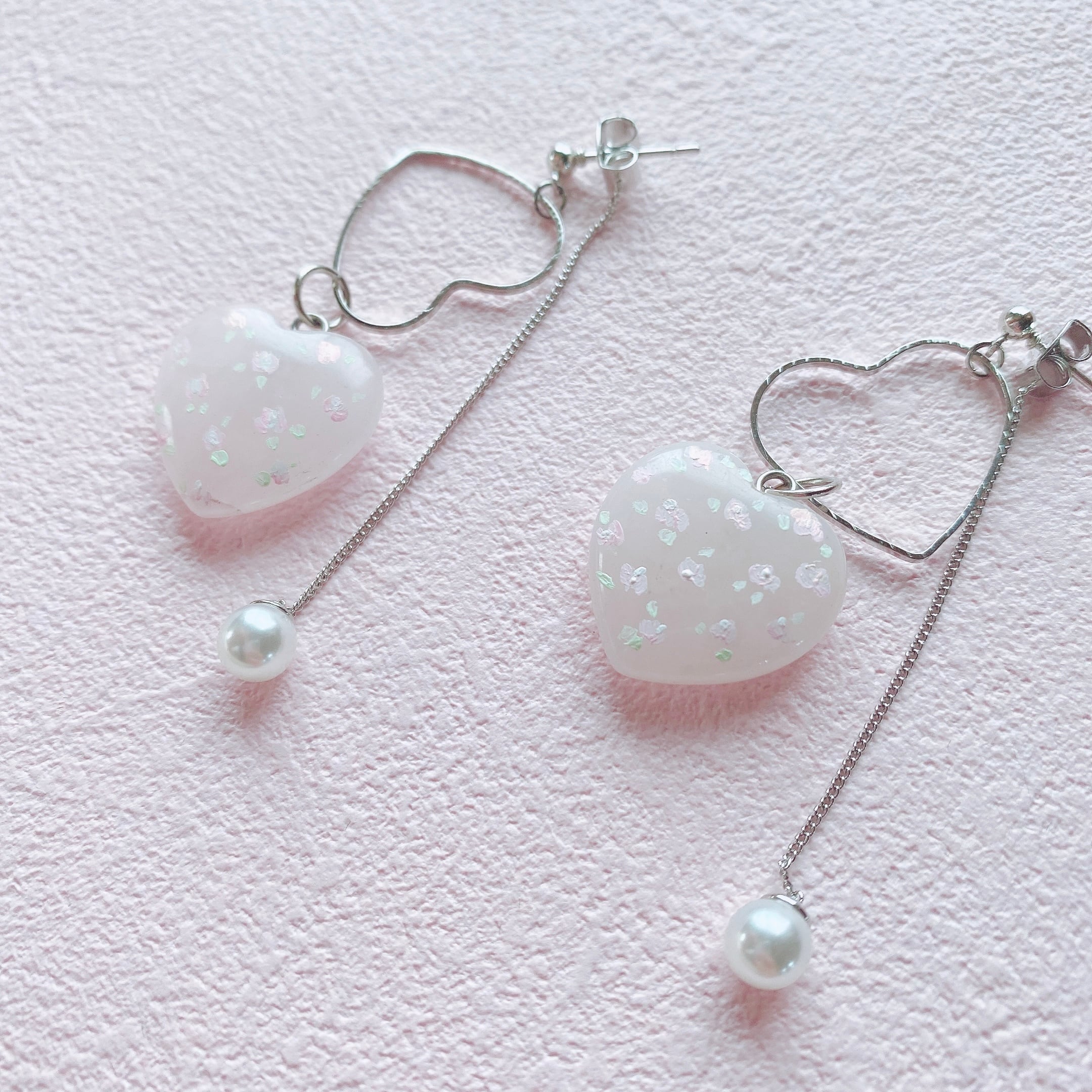 天然石×handpaint ゆらゆらパールと小花柄シルバー耳飾り