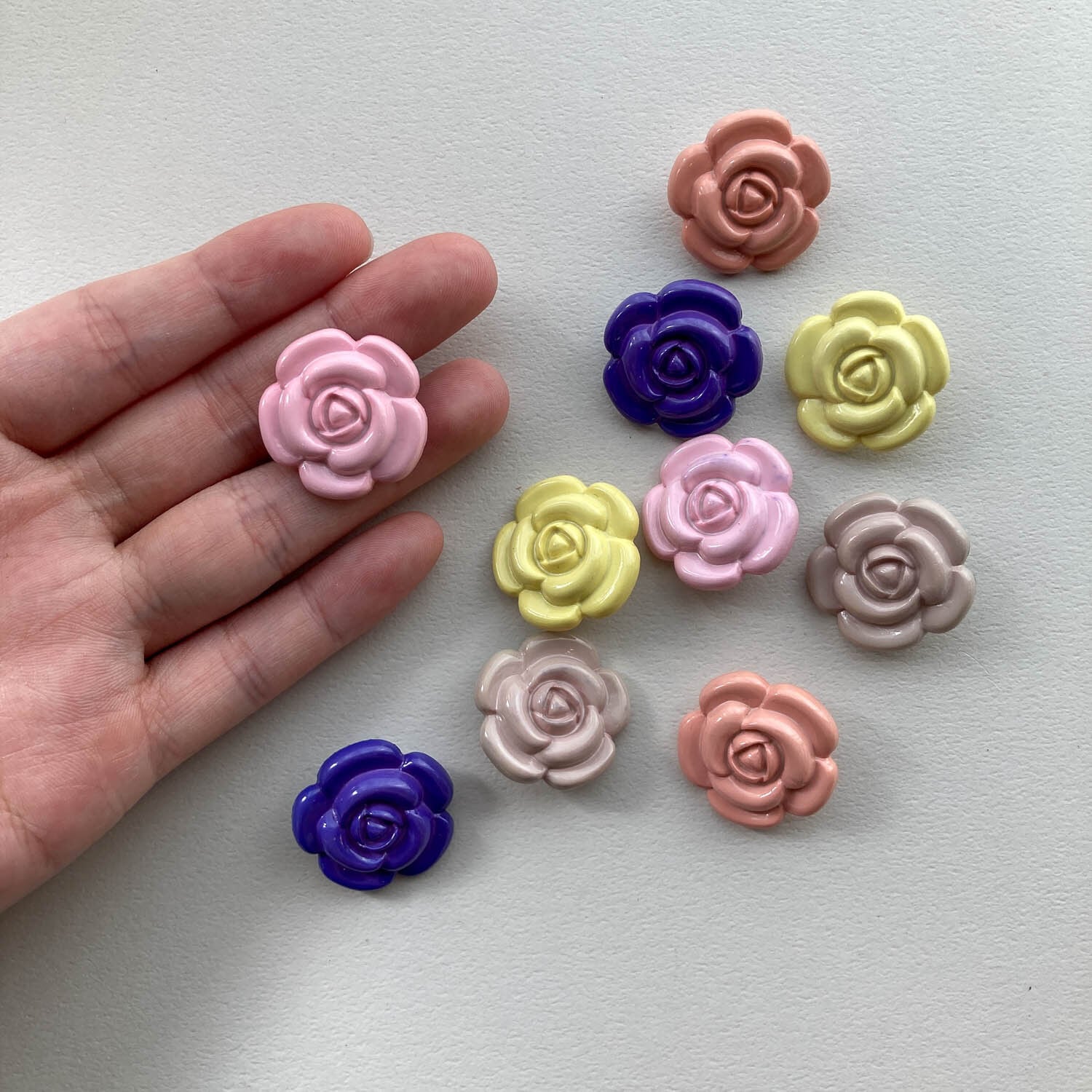 再入荷〉くすみカラーバラボタンM（24mm） | Dua-アクセサリーパーツ