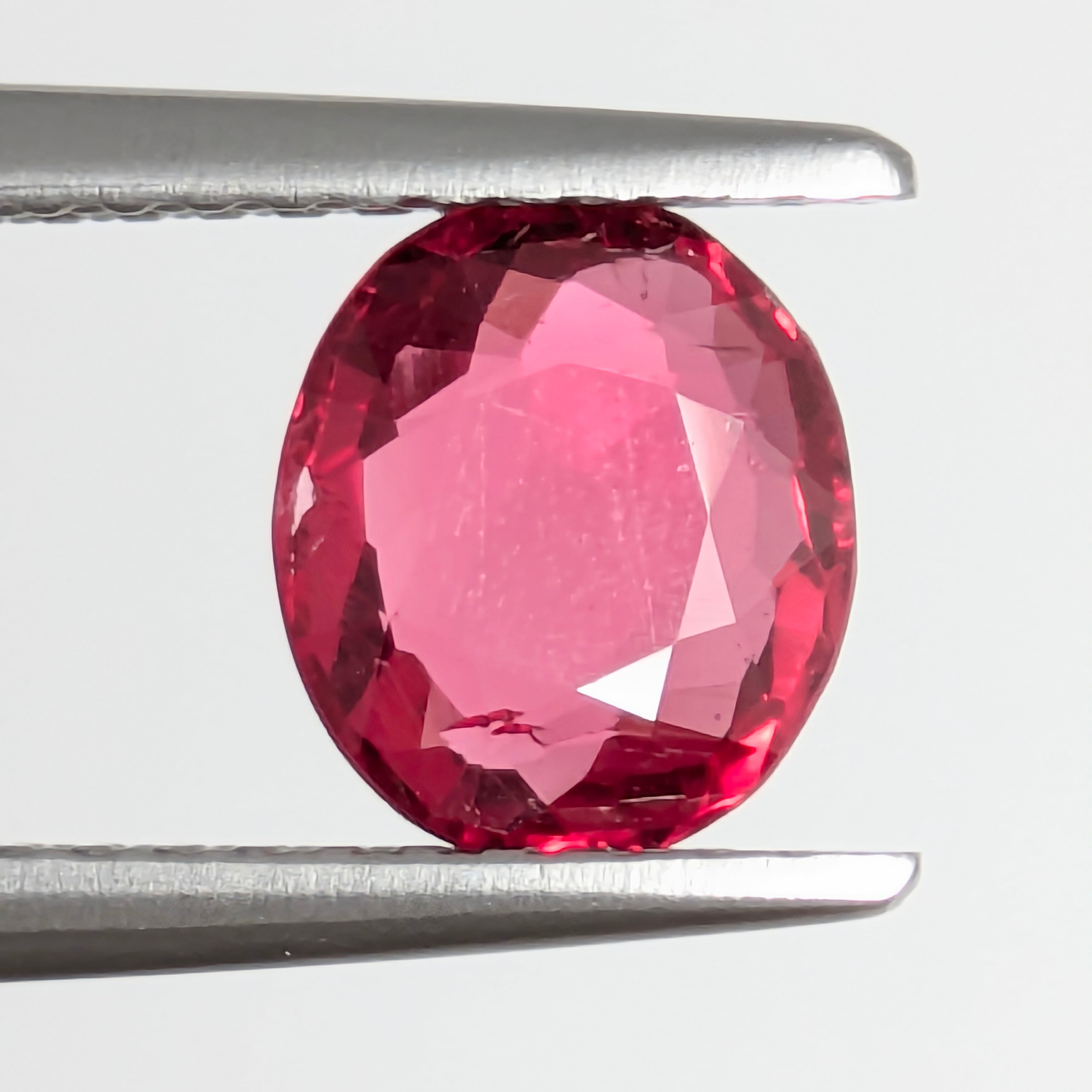 【赤型の異常型】コリアス（1メス・ロシア産） レッドスピネル ルース ミャンマー・モゴック産 【1.12ct】 PRO206671