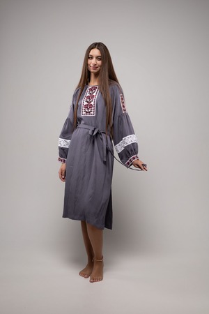 ウクライナ刺繍ヴィシヴァンカ クロスステッチ　手刺繍　ワンピース　麻　レディース・フリーサイズ