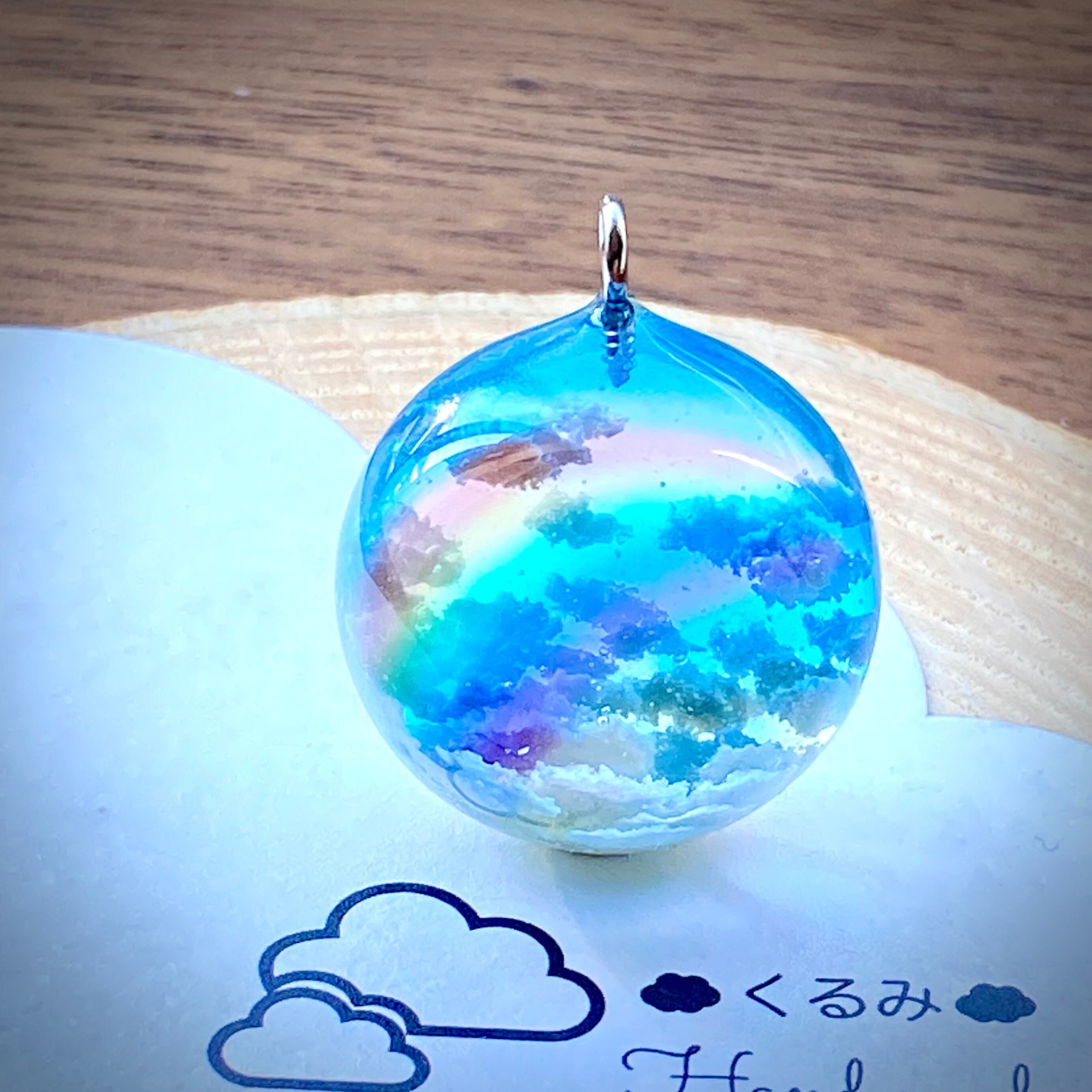 半球の雲レジン 青空にかかる虹