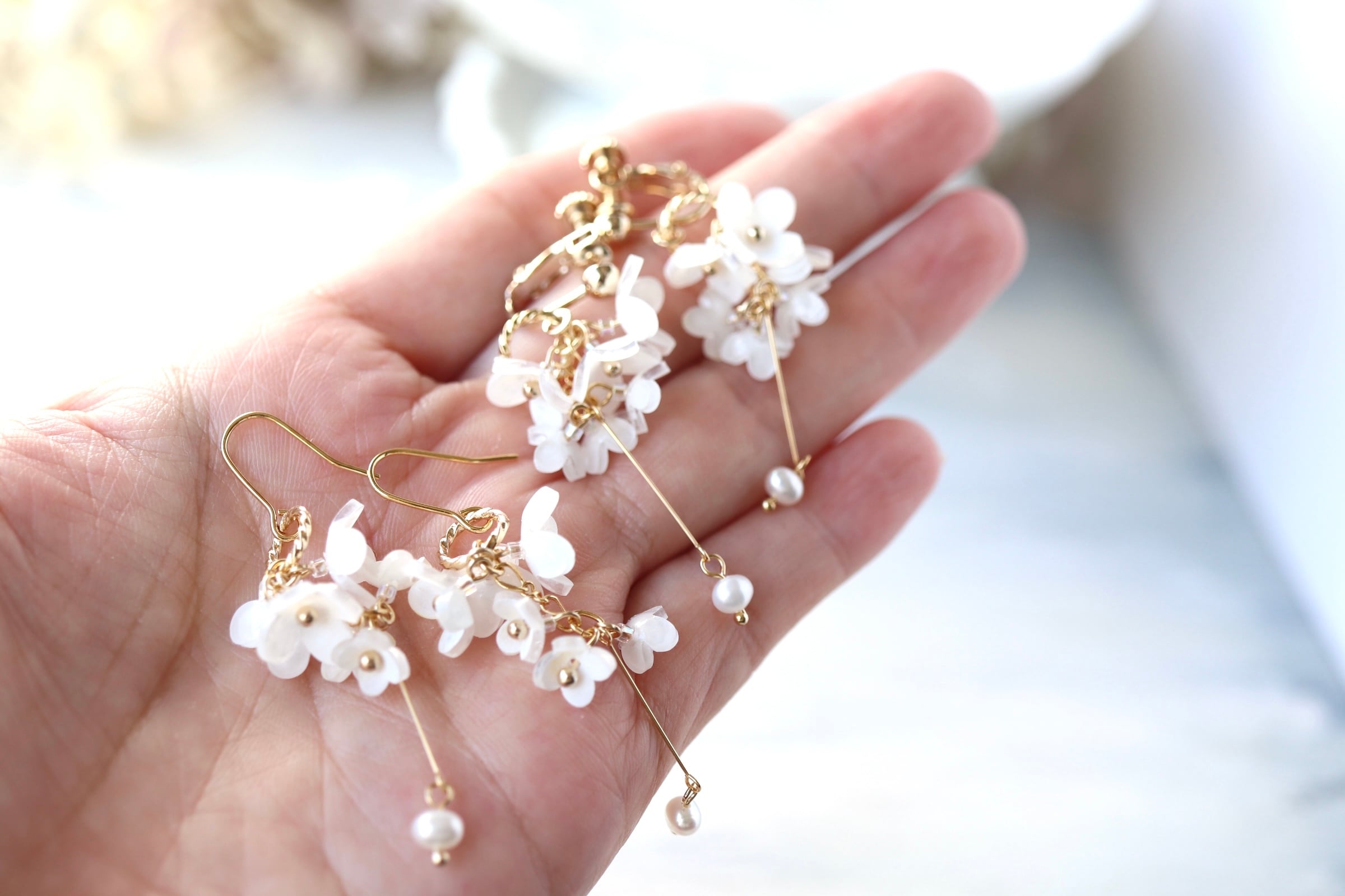 銀モクセイ(白)の揺れるピアス・イヤリング | 大人可愛いハンドメイドアクセサリー ジュネ powered by BASE 銀モクセイ(白)の揺れるピアス・イヤリング | 大人可愛いハンドメイドアクセサリー ジュネ powered by BASE
