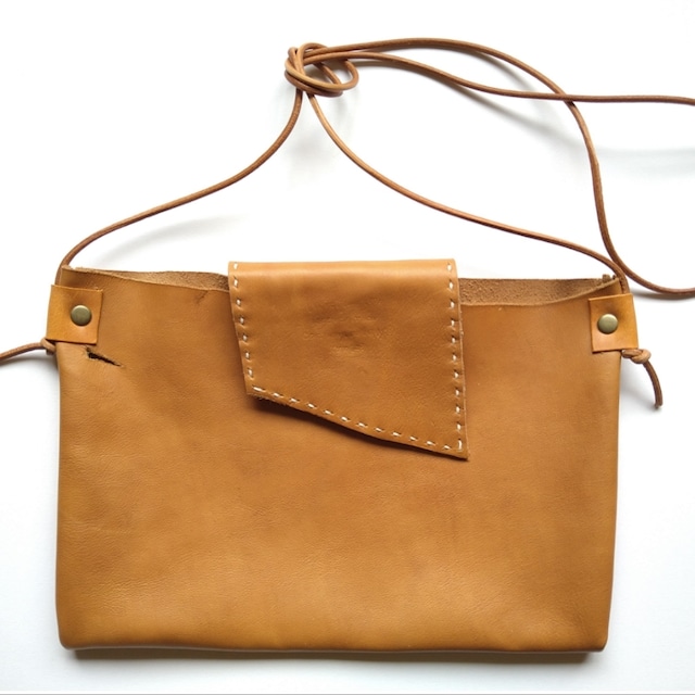 本革　シュリンクレザーのサコッシュバッグ