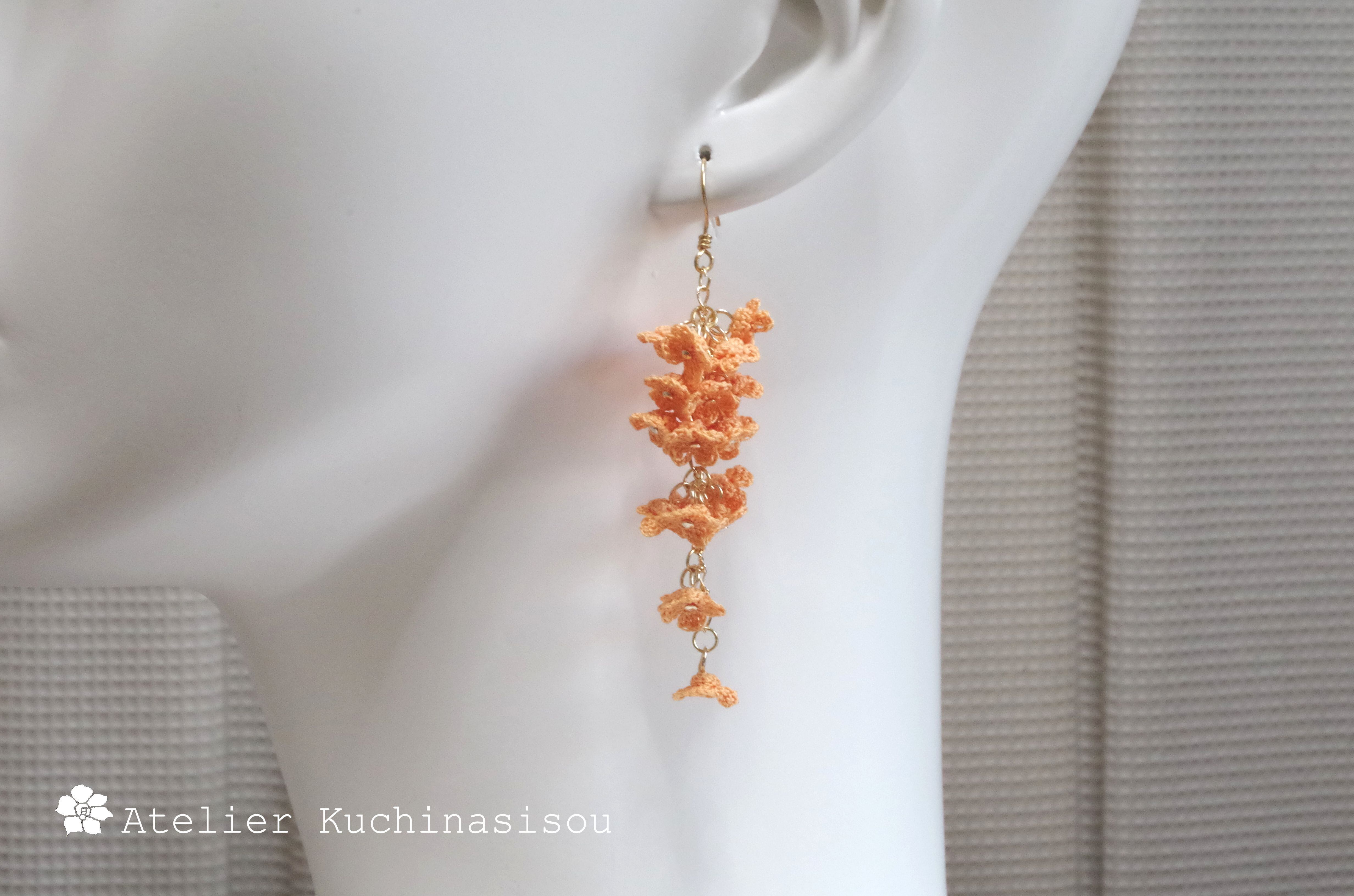 かぎ編み　金木犀ピアス かぎ針編みの金木犀とチェコビーズのピアス | iichi 日々の暮らしを