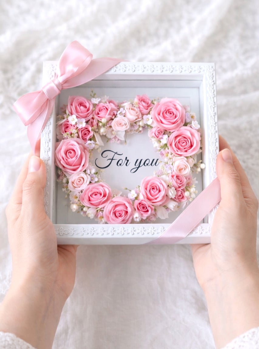 【HGF-01】 【ことばの花束フレーム】For you| やさしいピンクのハートリース| 木枠ガラスフレーム| メッセージ入り・大人のギフト| バレンタイン・記念日・誕生日に