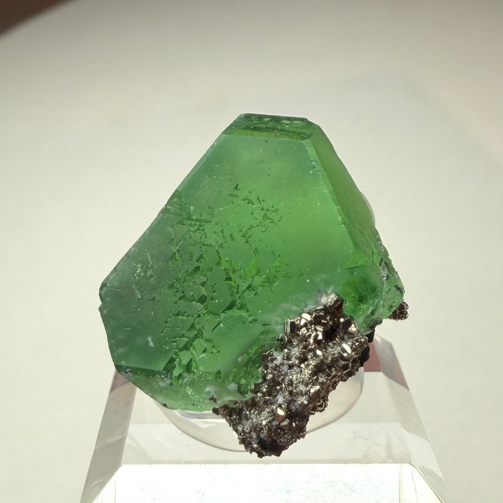 ペルー産　ゴージャス⭐︎カルサイト共生パイライト フローライト / カルサイト / パイライト【Fluorite on Calcite with