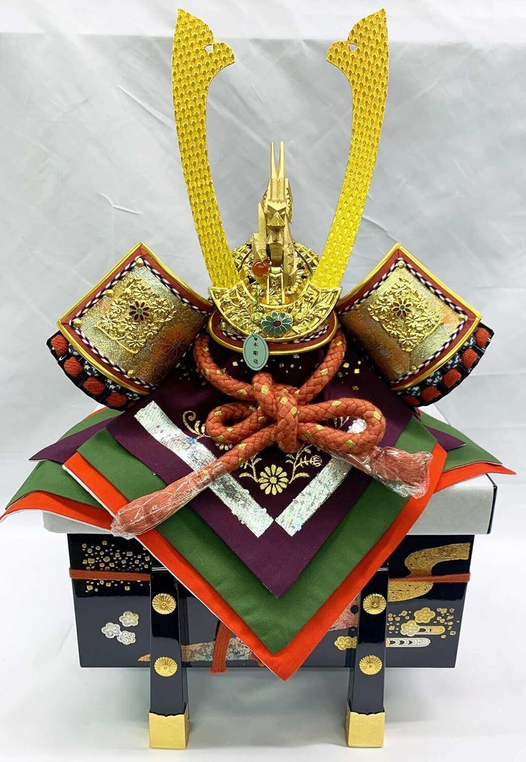 日本の兜飾り 伝統的な武士人形 ワダエミ監修 王者之兜飾り 71GC-10-Z-S | 兜飾り | 【公式】 人形の久