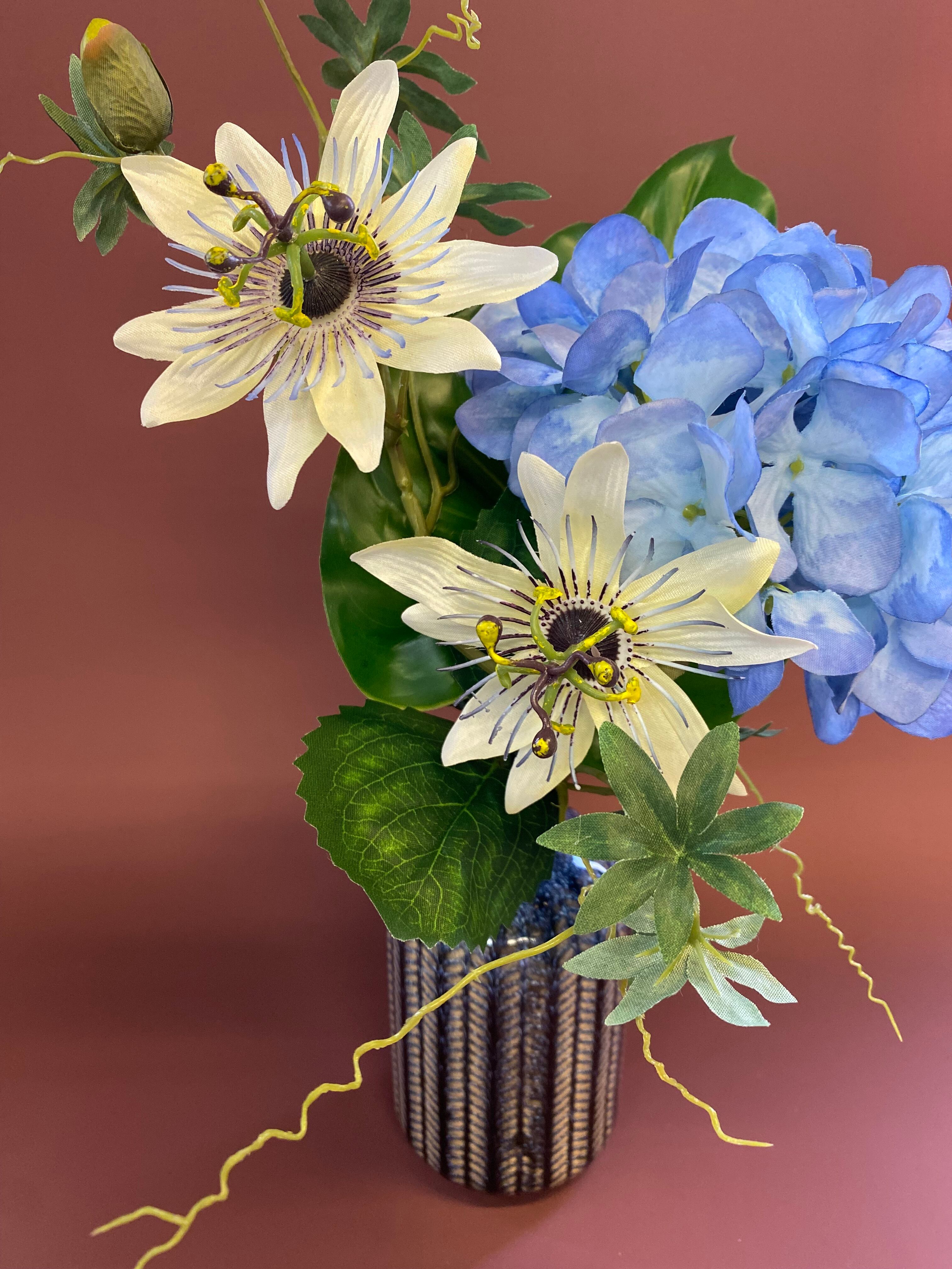 花瓶付き　光触媒造花　紫陽花とトケイソウのブーケ | sunfairy サンフェアリー powered by BASE