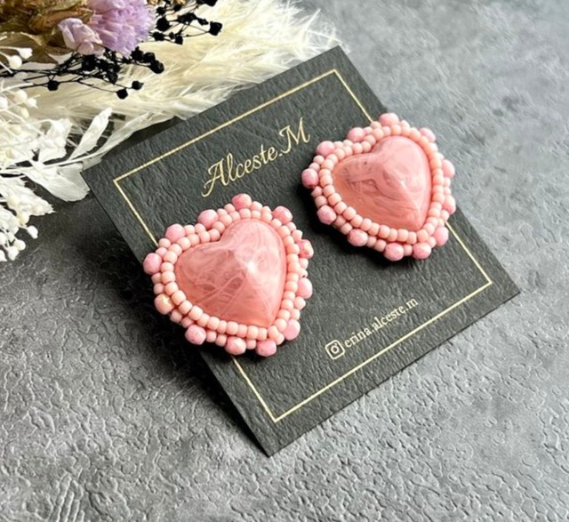 ハートの女王（ピンク）ビーズ刺繍ピアス/イヤリング［ACT-008］