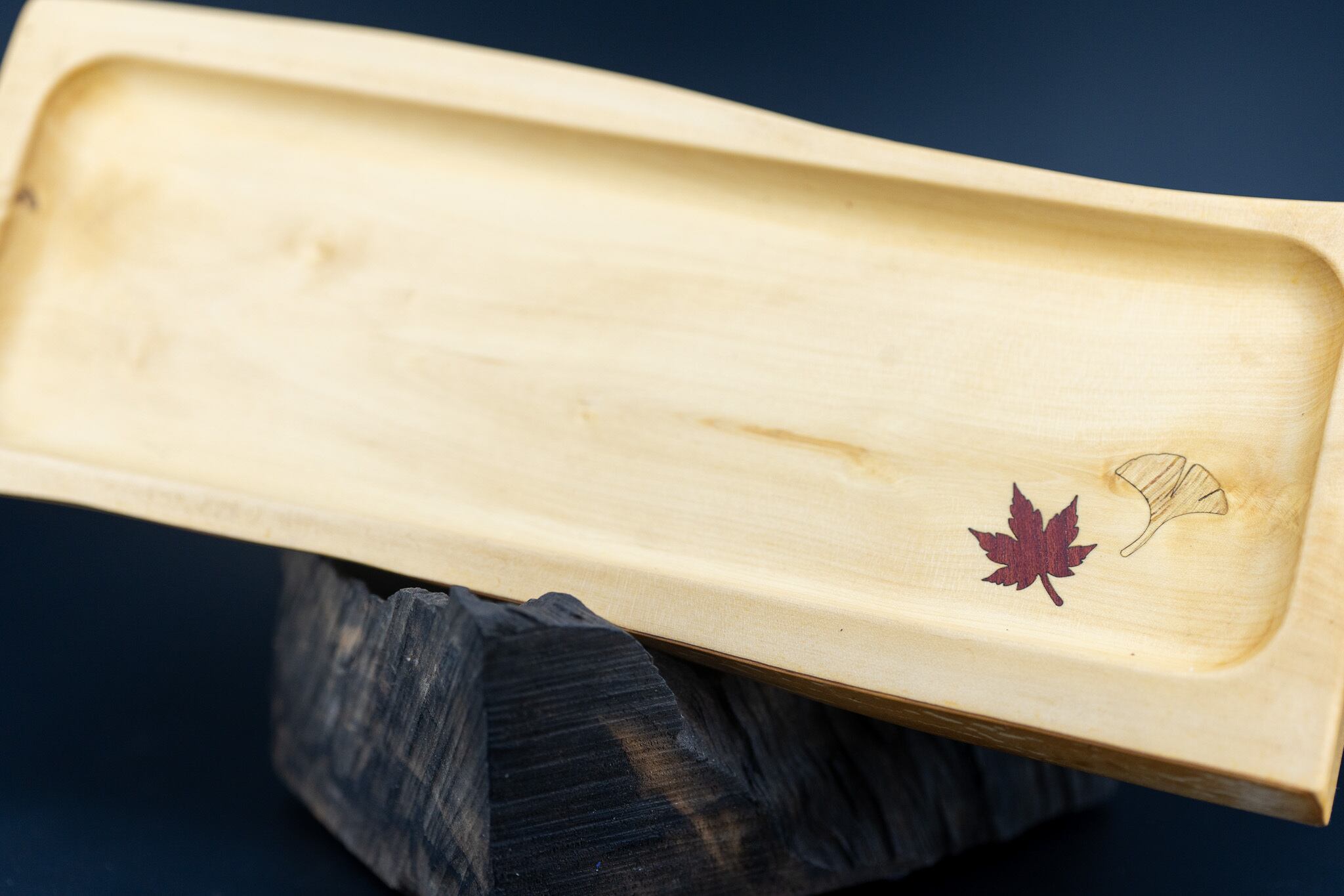 【日本工芸文化の代表格】 御蔵島 柘植 ペントレイ 象嵌 落葉舟