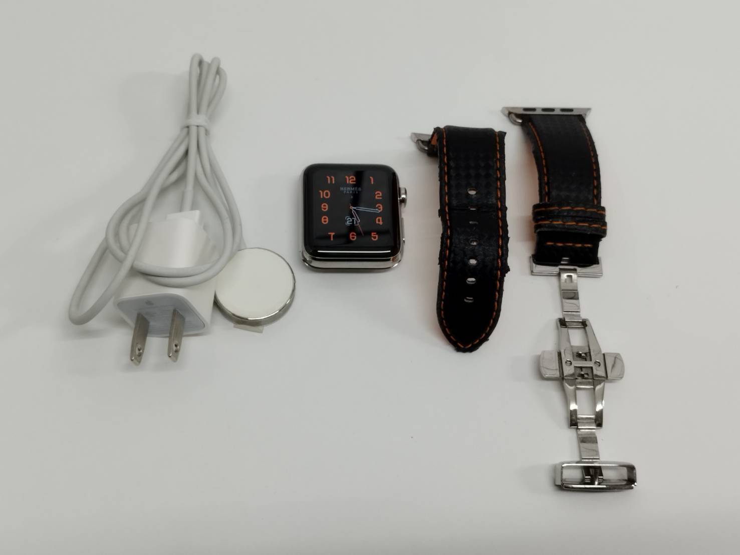 Apple Watch SE 第1世代/GPS/40mm/A2351/スペースグレー〈MKQ13J/A